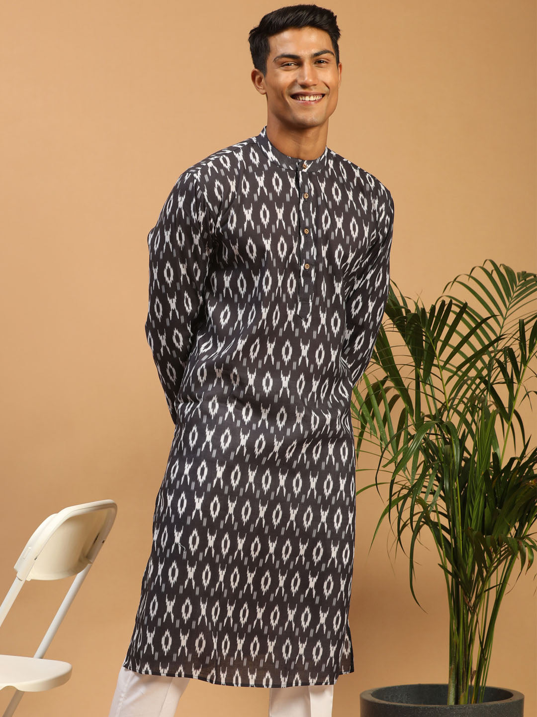 Vastramay Men's Black Ikkat Print Cotton Kurta