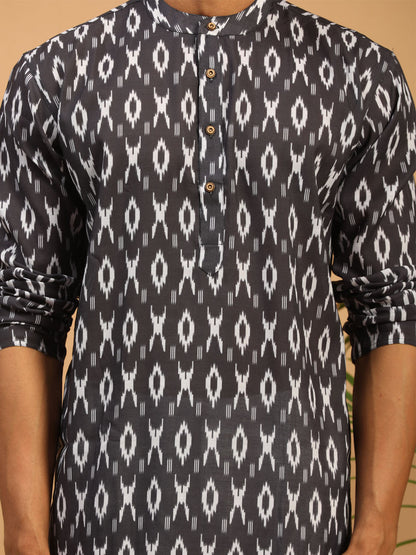 Vastramay Men's Black Ikkat Print Cotton Kurta