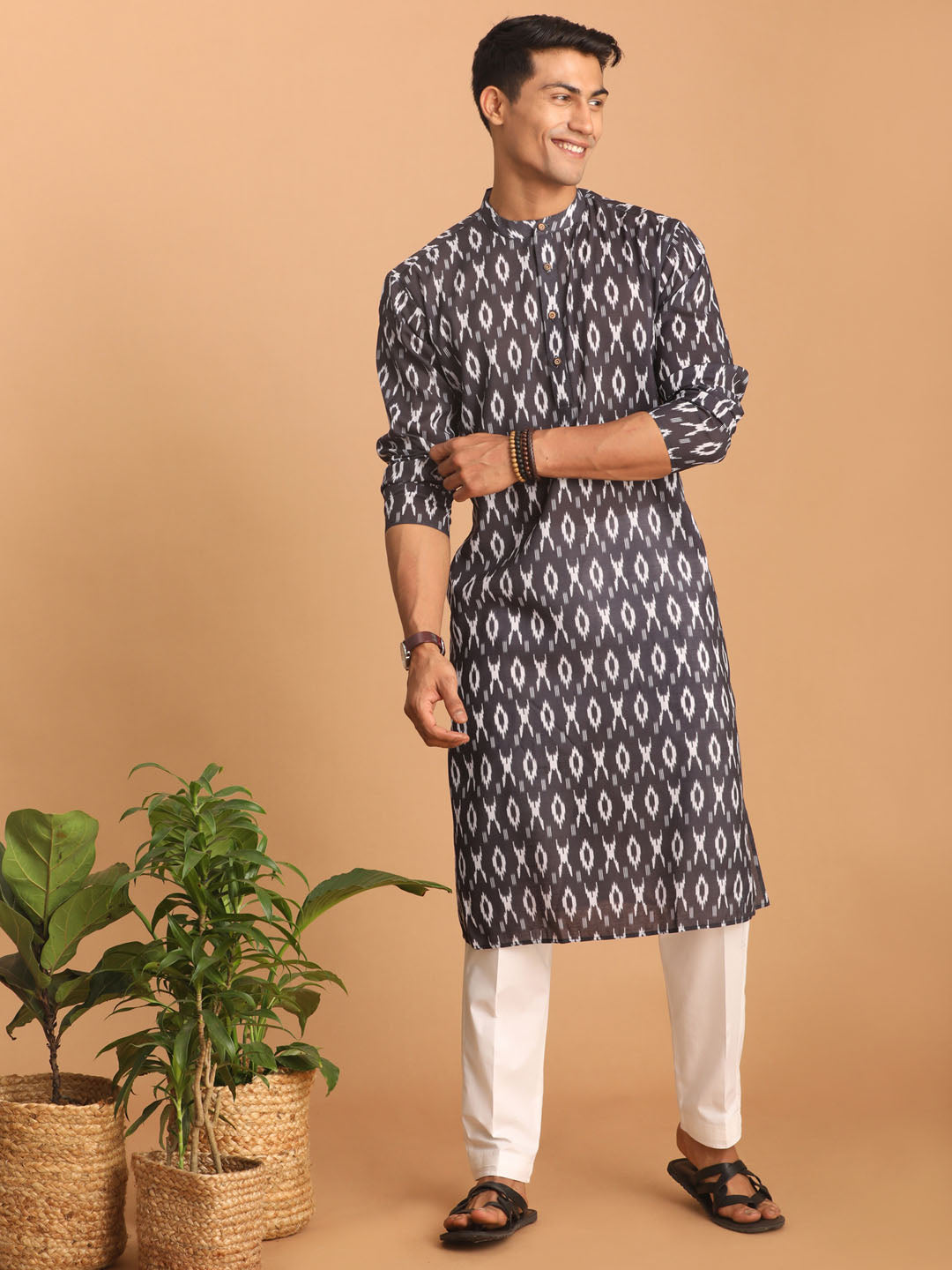 VASTRAMAY Men's Black Ikkat Print Cotton Kurta With Pant set