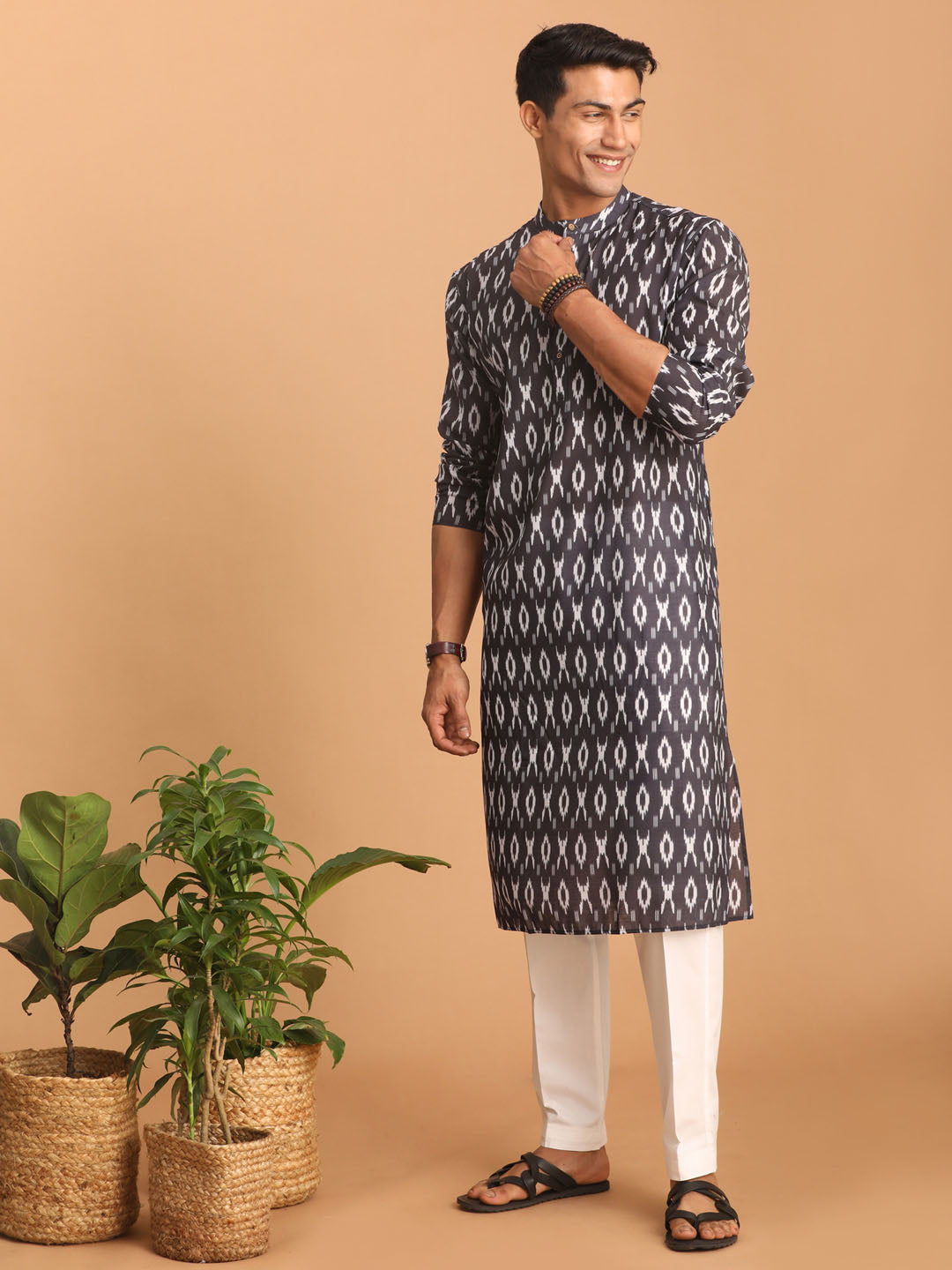 VASTRAMAY Men's Black Ikkat Print Cotton Kurta With Pant set