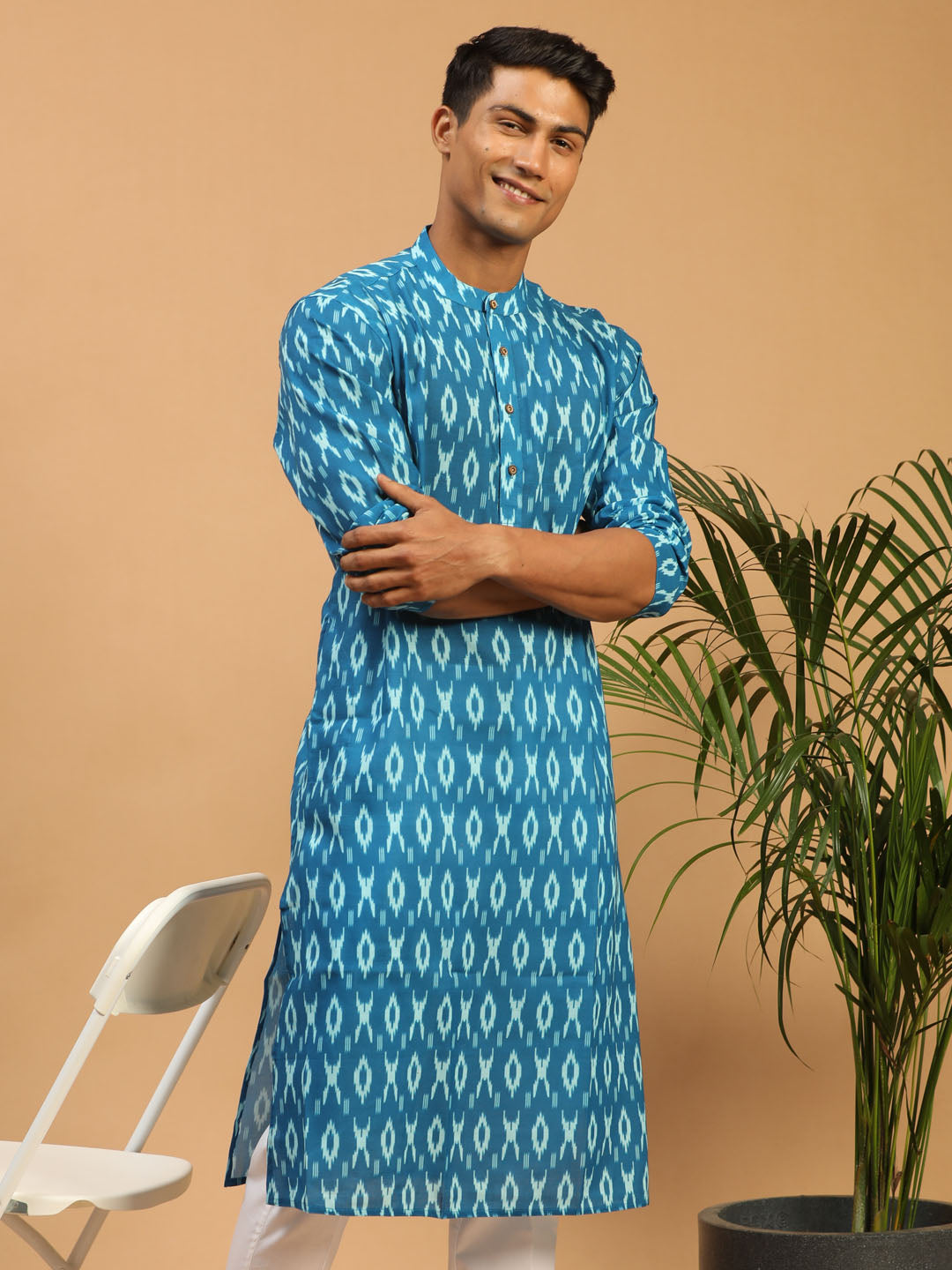 Vastramay Men's Turquoise Ikkat Print Cotton Kurta