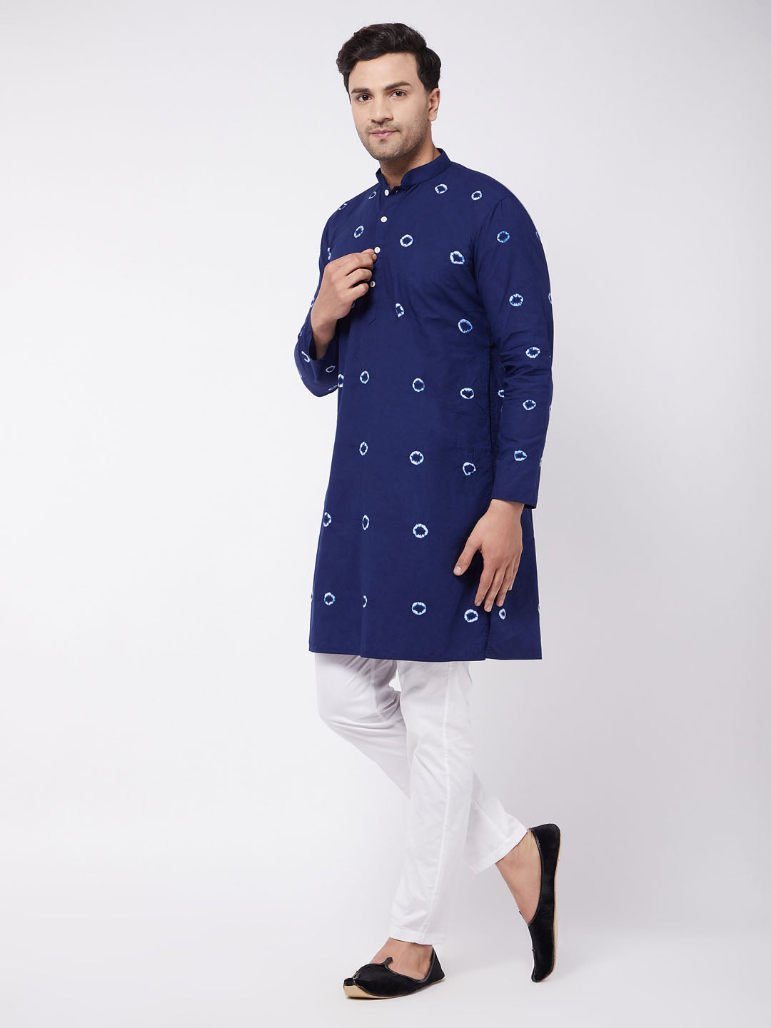 Vastramay Men's Blue And White Cotton Kurta Pyjama Set