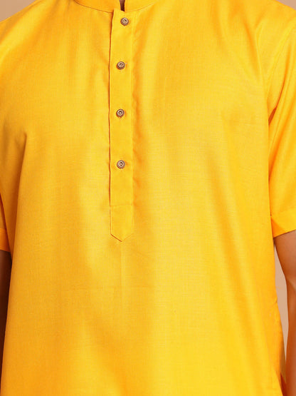 Vastramay Men's Mustard Solid Kurta