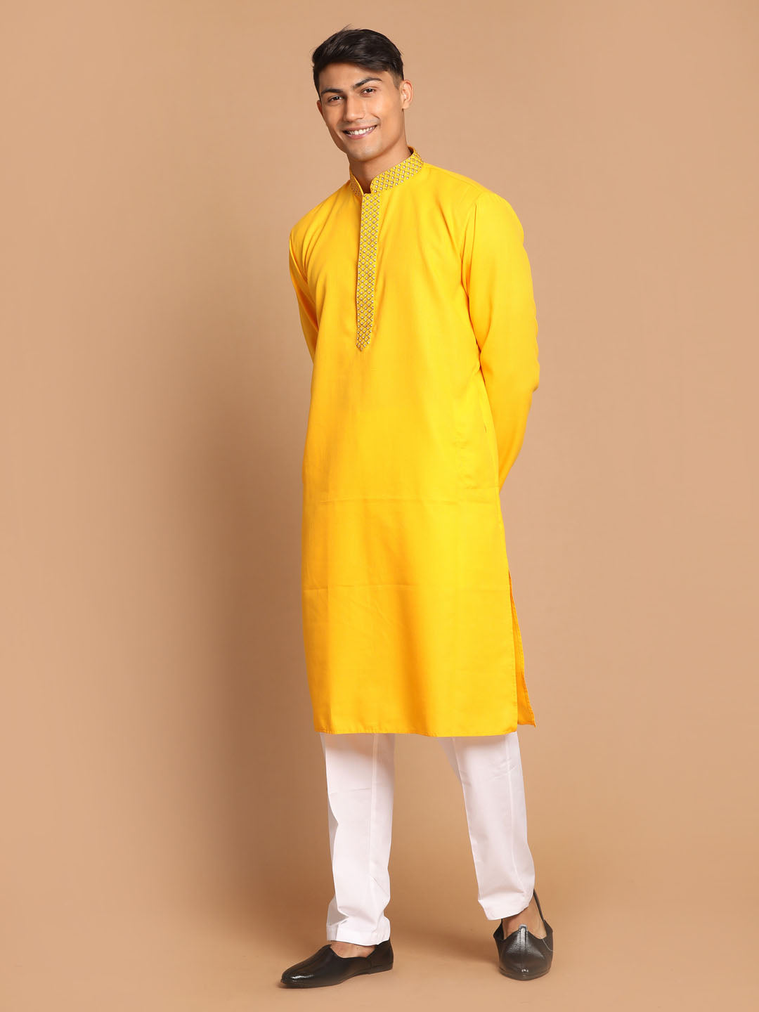 Vastramay Men's Yellow And White Solid Kurta With Pant Set