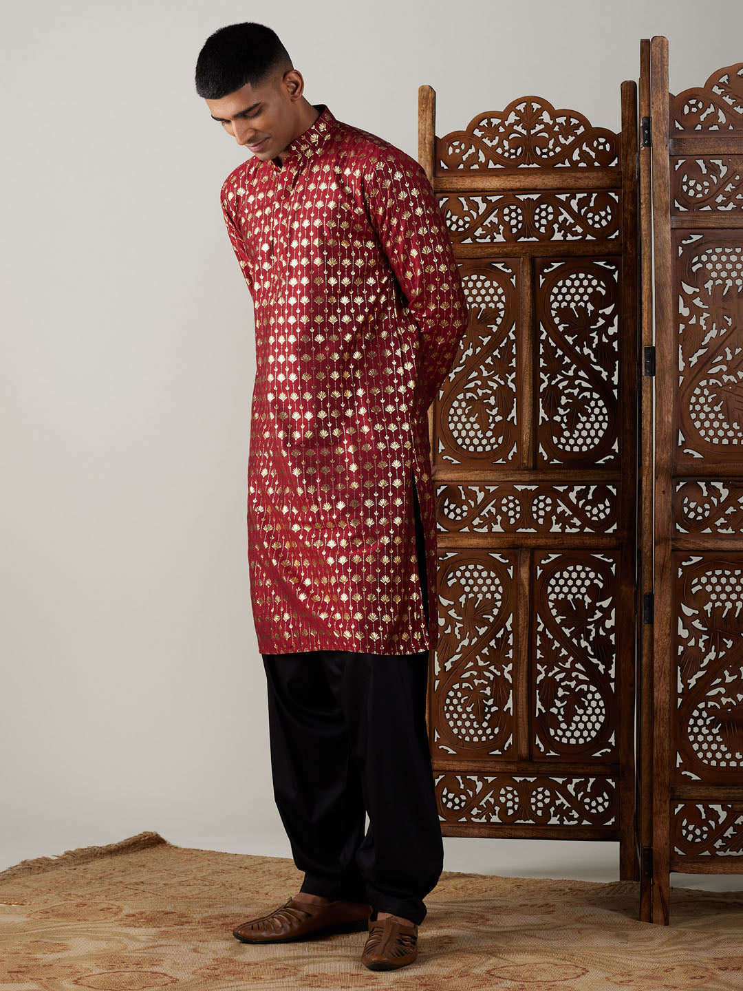 Vastramay mens maroon foil printed kurta with black patiala set