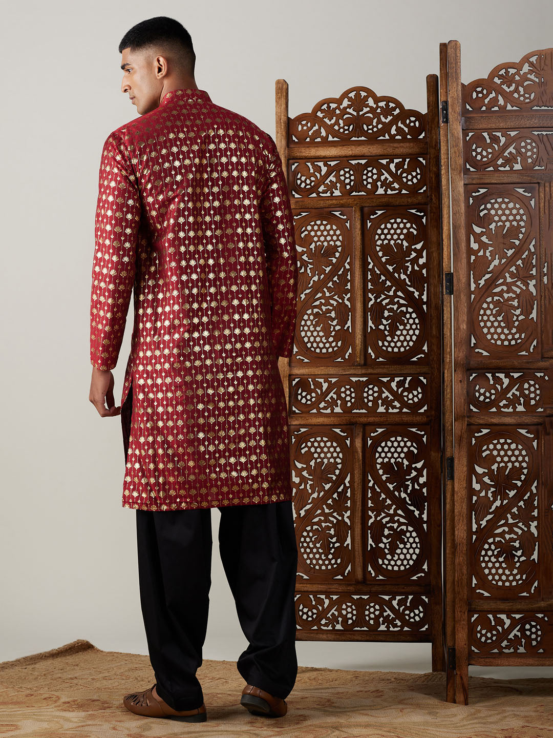 Vastramay mens maroon foil printed kurta with black patiala set