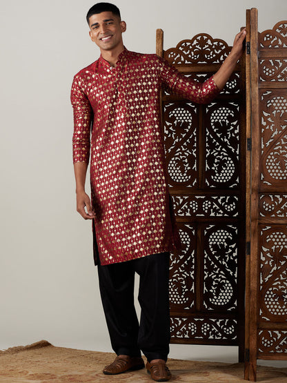 Vastramay mens maroon foil printed kurta with black patiala set