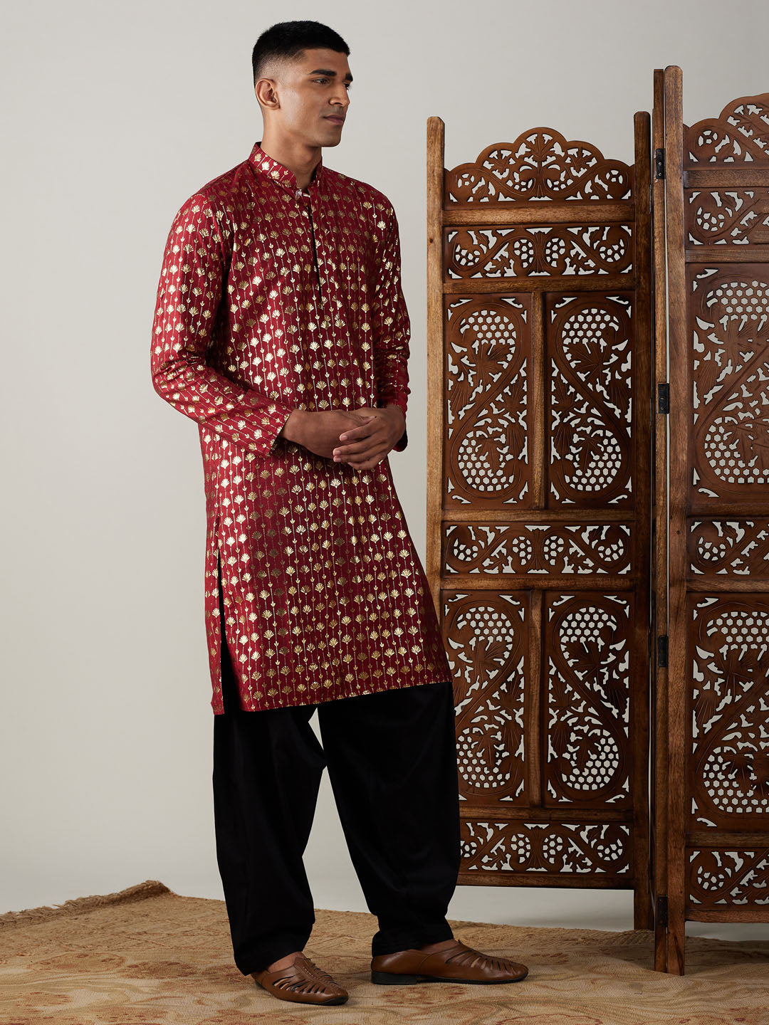 Vastramay mens maroon foil printed kurta with black patiala set