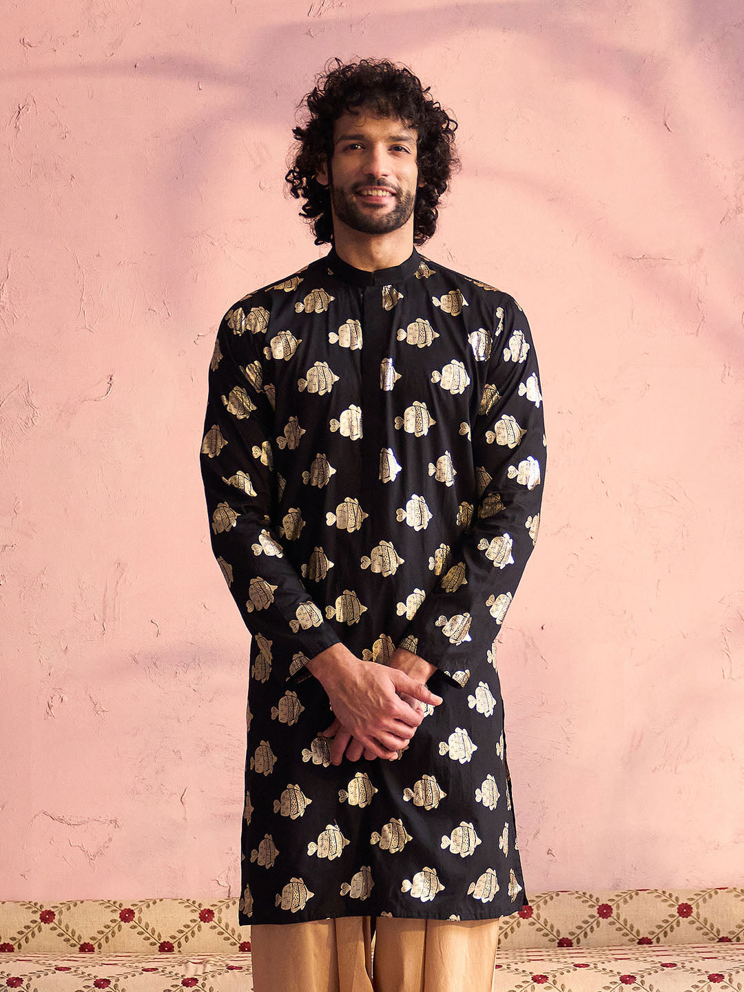 VASTRAMAY Men's Black Viscose Fish Motif Foil Print Kurta