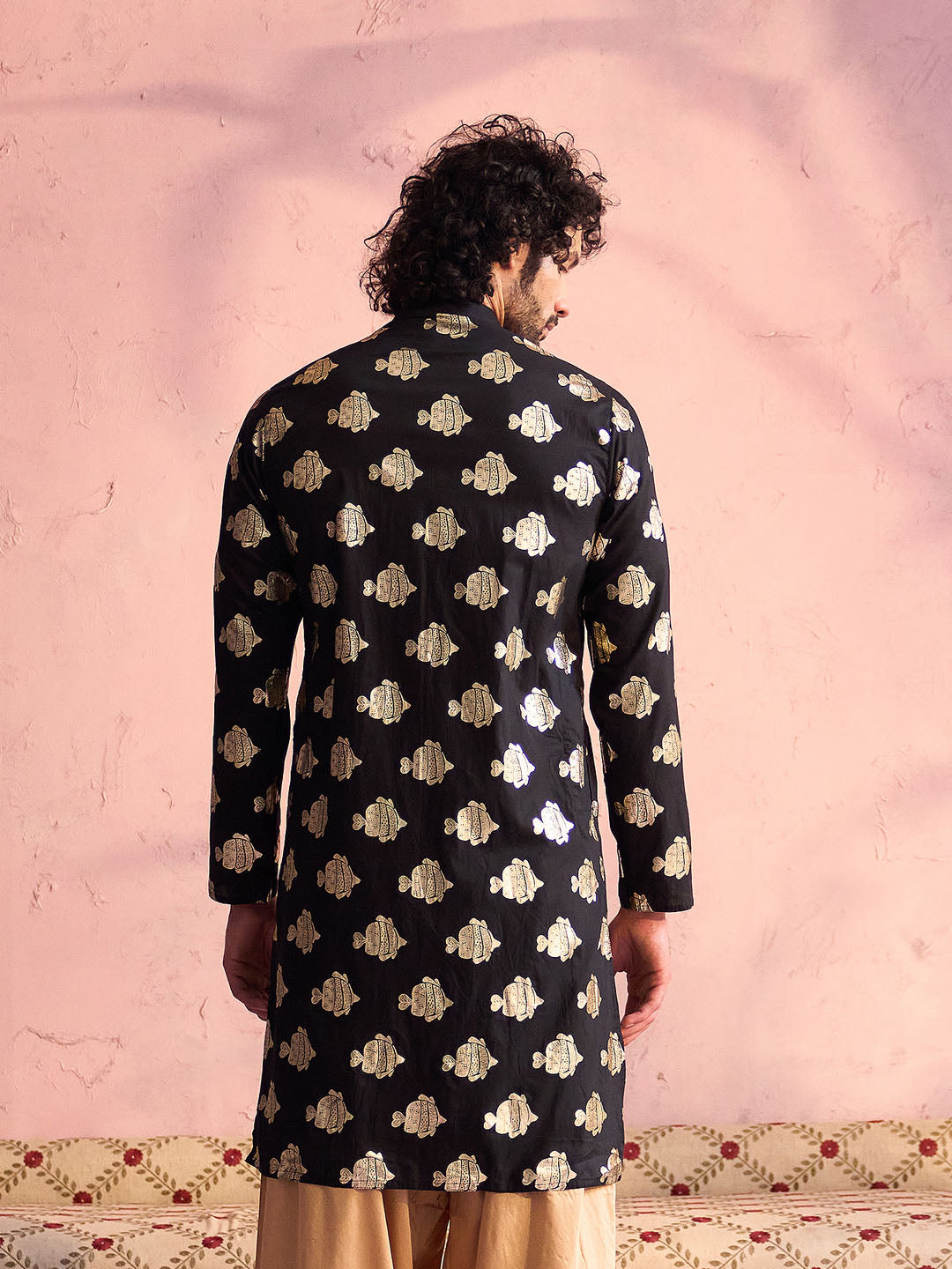 VASTRAMAY Men's Black Viscose Fish Motif Foil Print Kurta