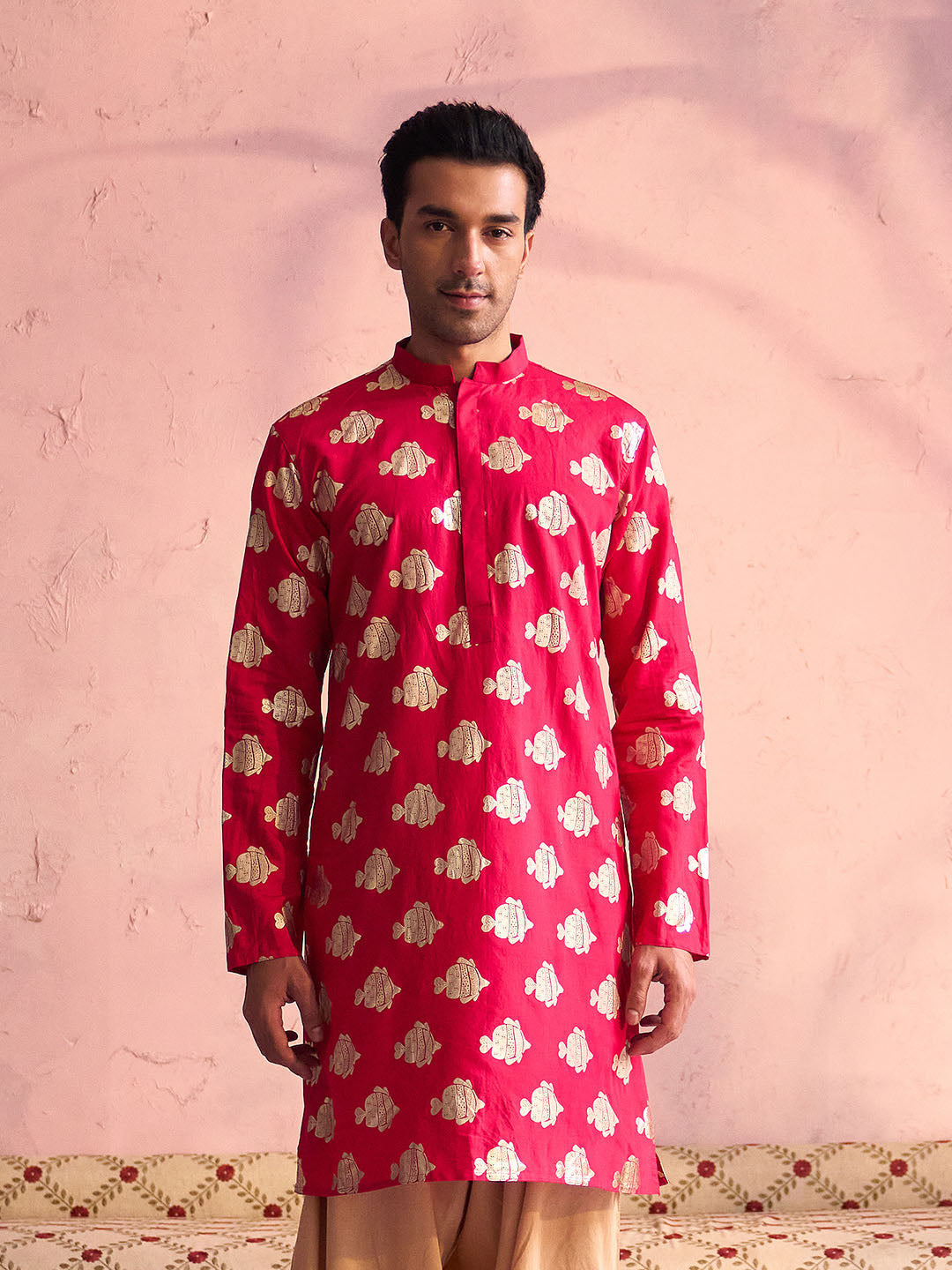 VASTRAMAY Men's Rani Pink Viscose Fish Motif Foil Print Kurta