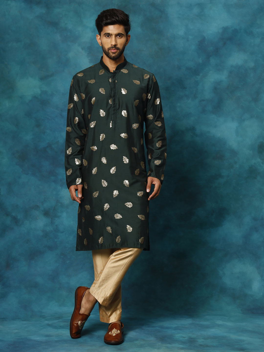 VASTRAMAY Men's Green Leaf Motif Embellished Kurta Pant Set