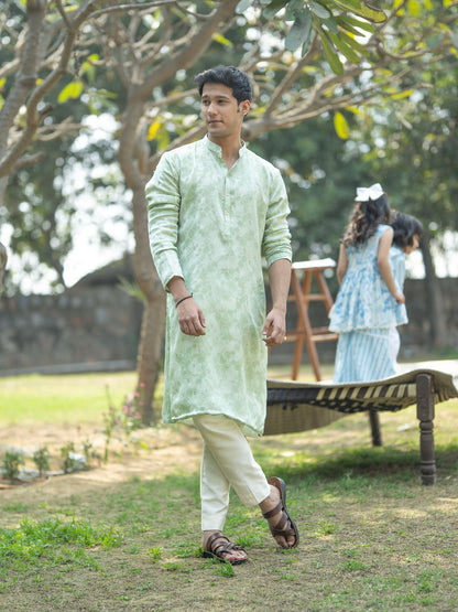 Vastramay Men's Mint Green Silk Blend Kurta