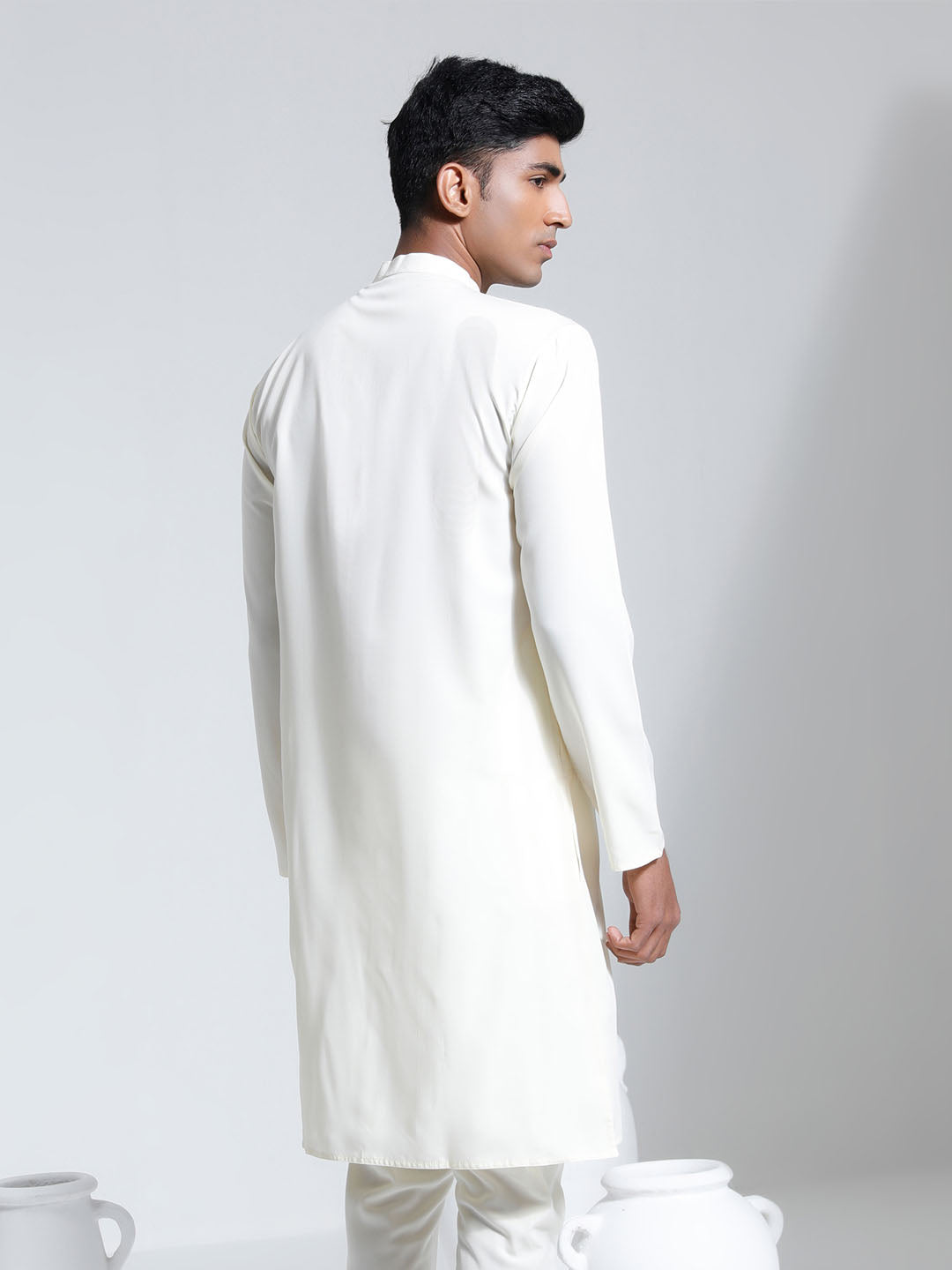 VASTRAMAY Men's Cream Crepe Kurta