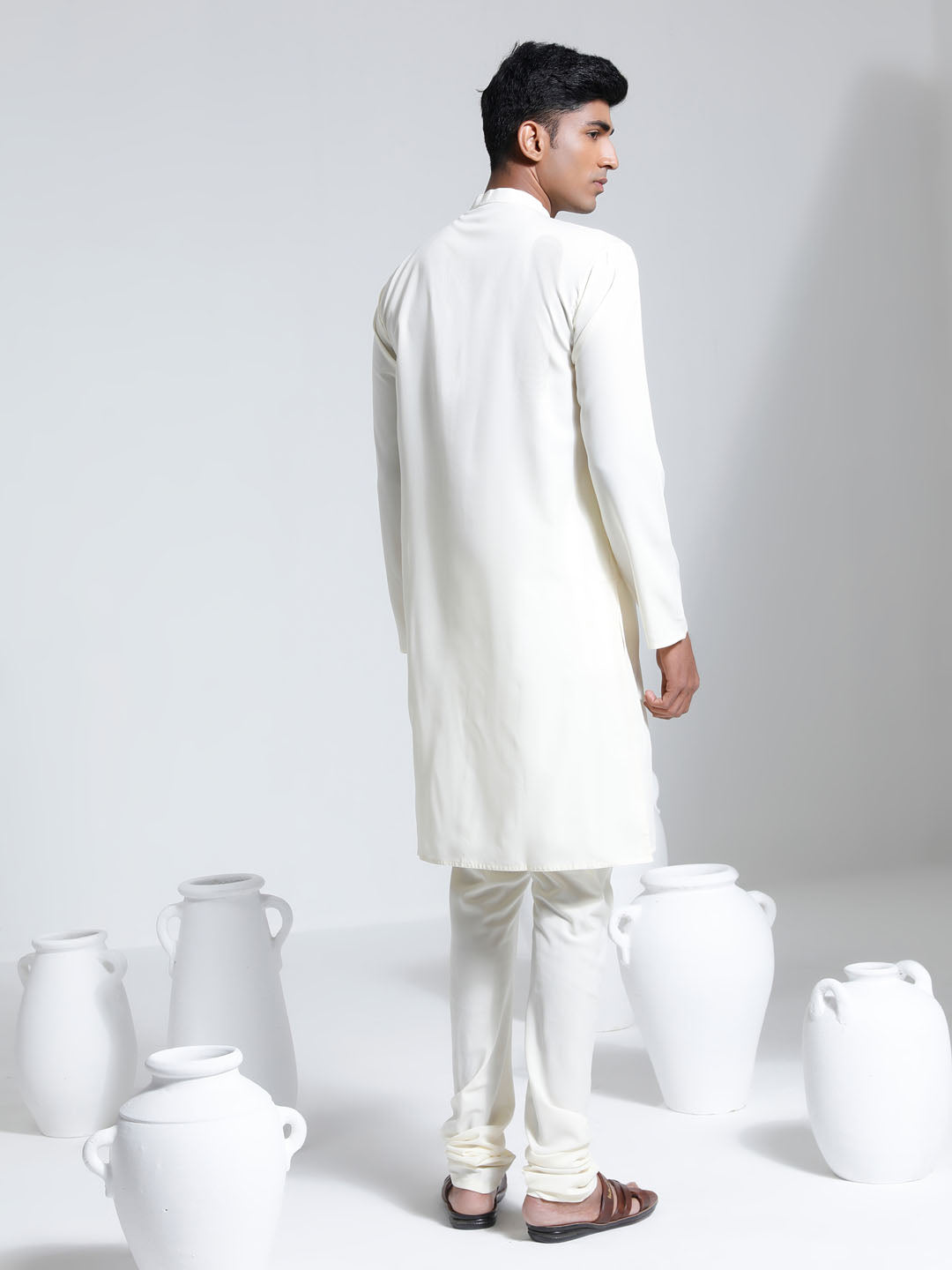 Vastramay Men's Cream Crepe Kurta And Pyjama