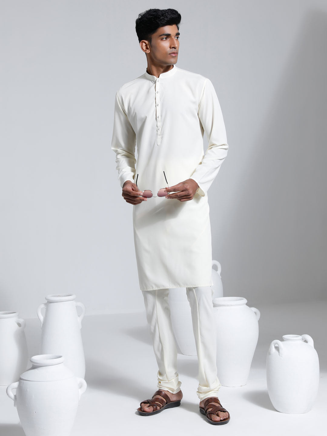 Vastramay Men's Cream Crepe Kurta And Pyjama