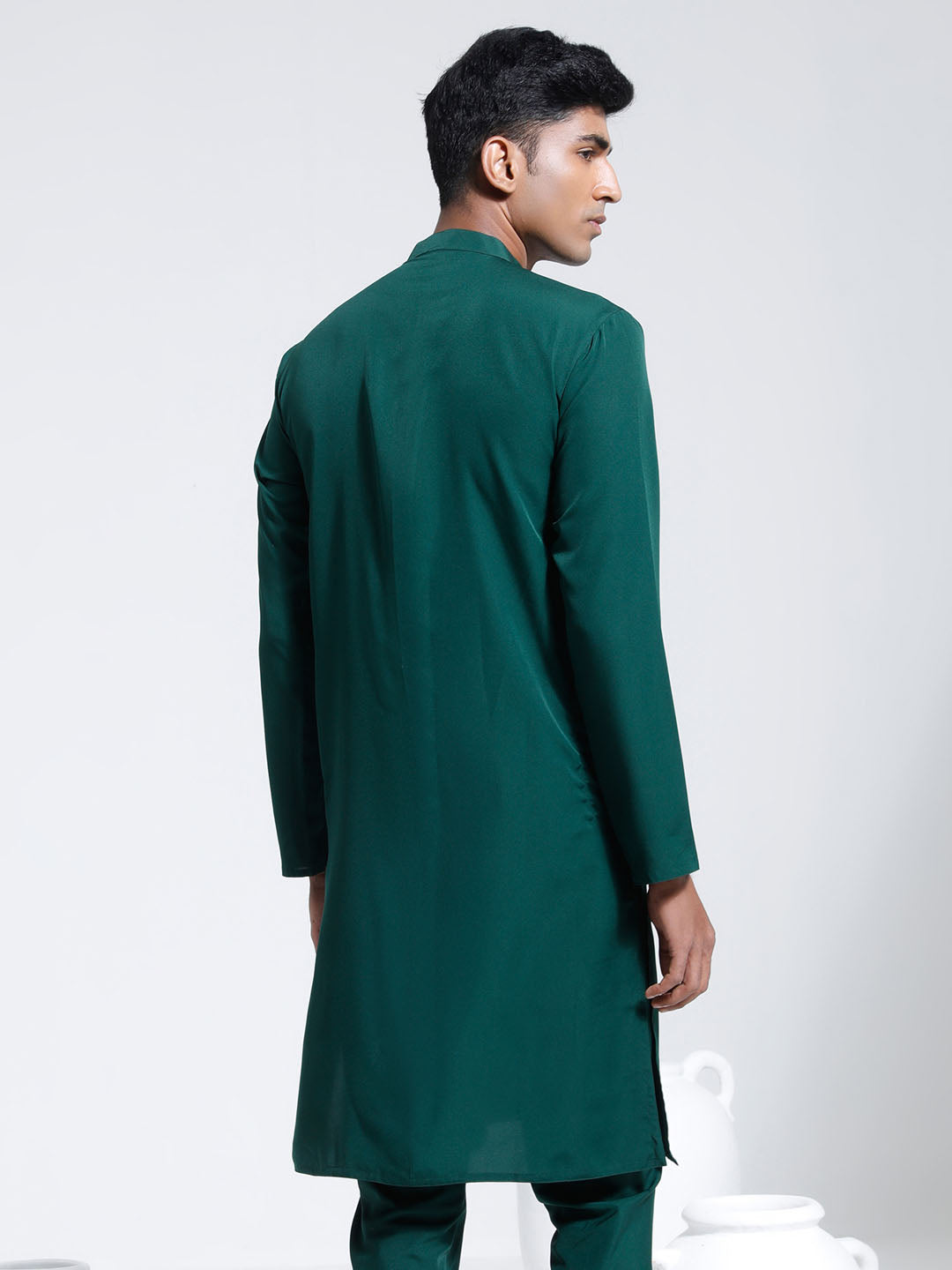 VASTRAMAY Men's Green Crepe Kurta