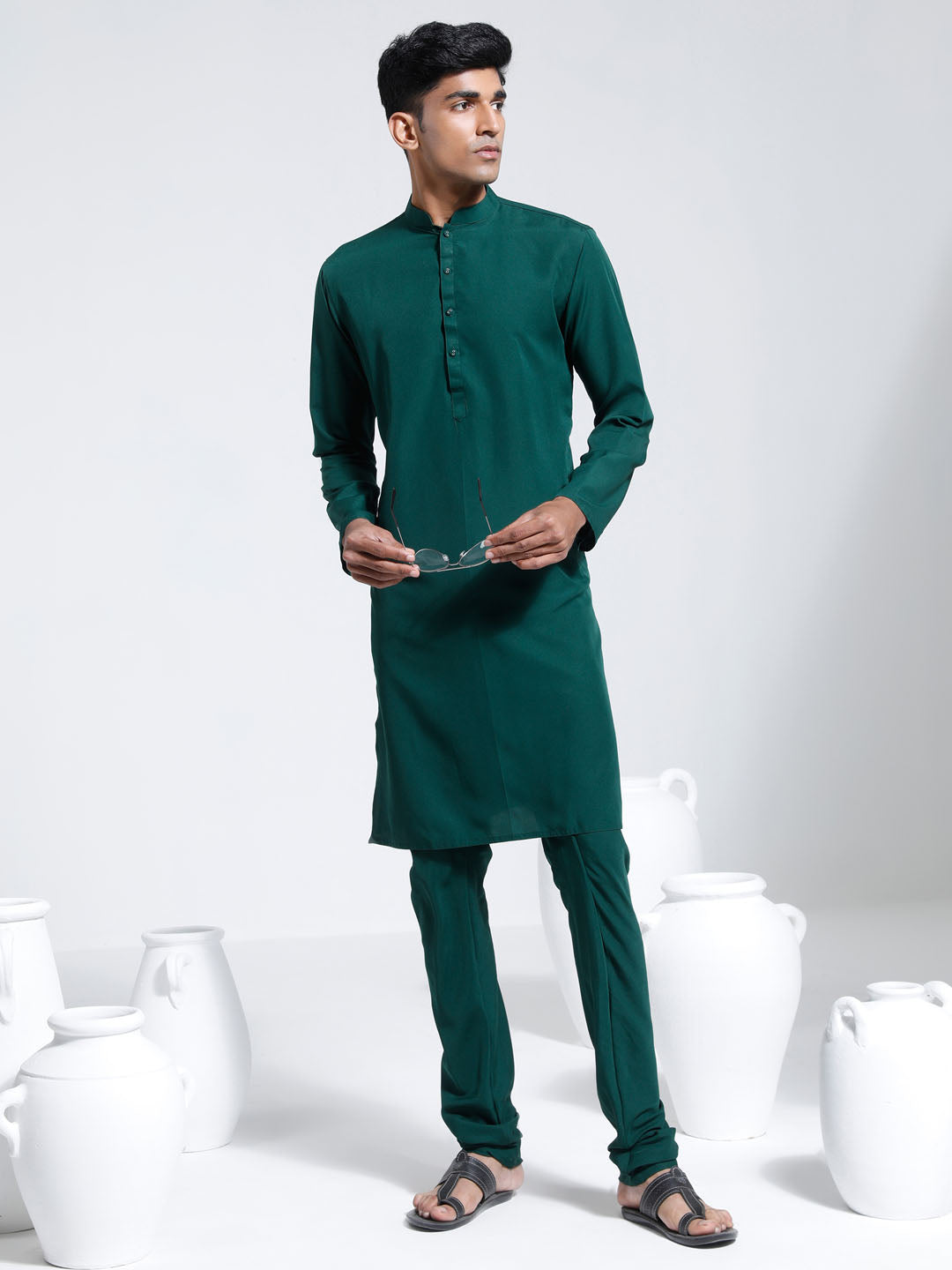 Vastramay Men's Green Crepe Kurta