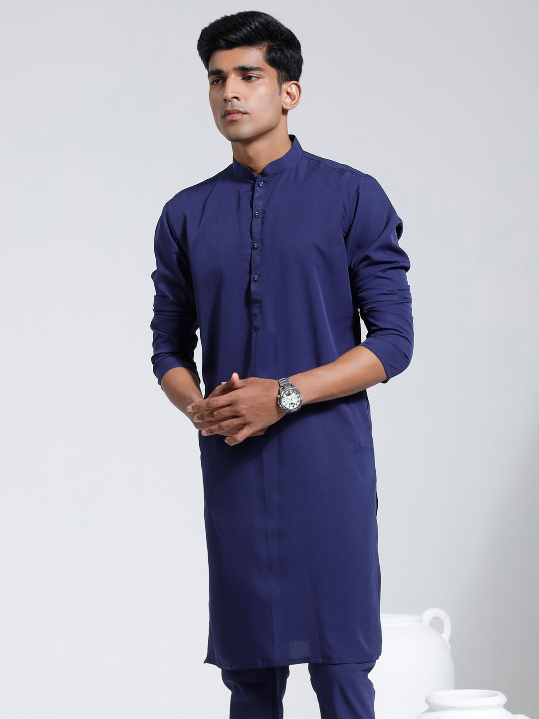 VASTRAMAY Men's Navy Blue Crepe Kurta