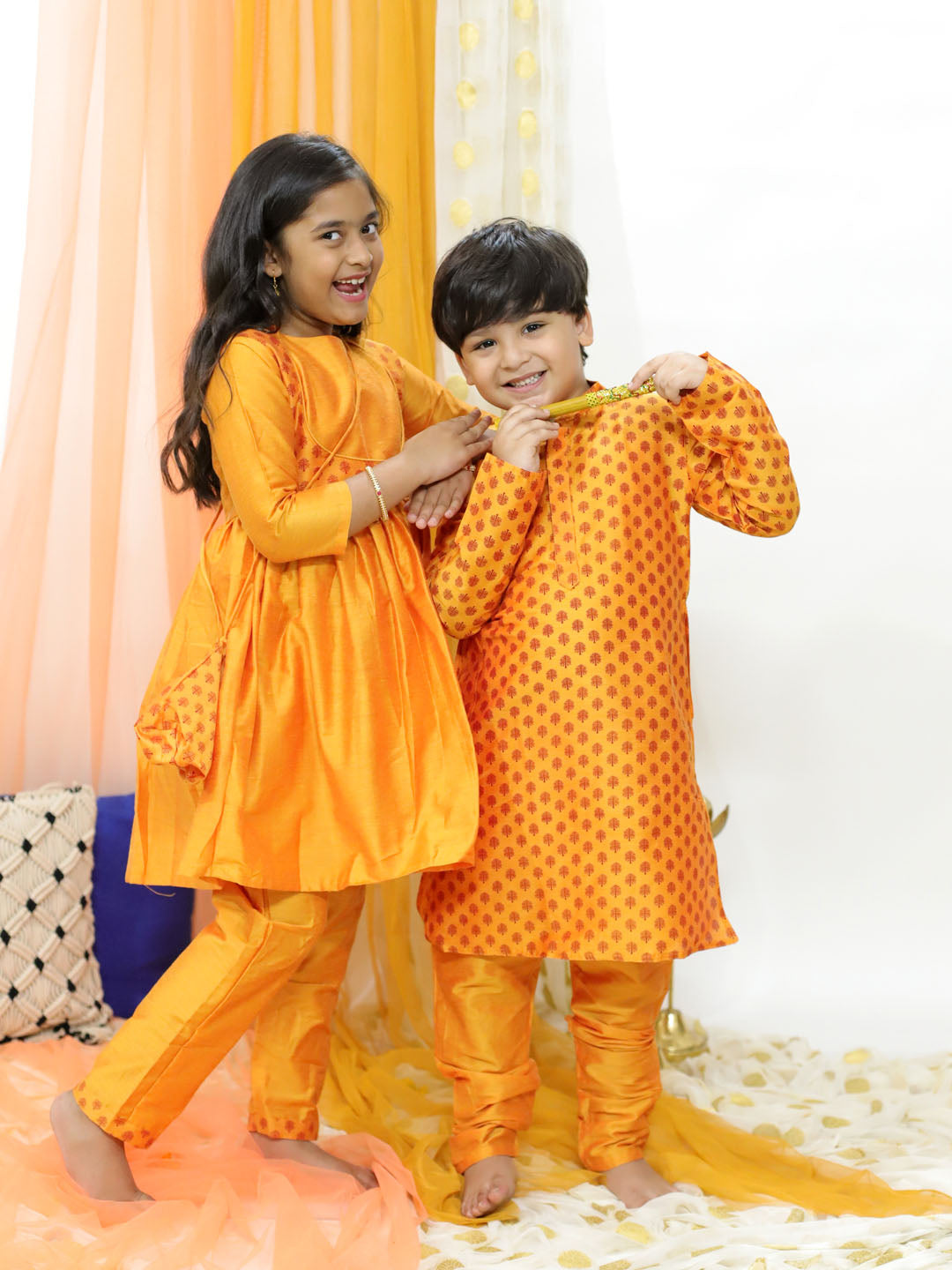 VASTRAMAY Orange Silk Blend Ethnic Print Kurta Pyjama Sibling Set