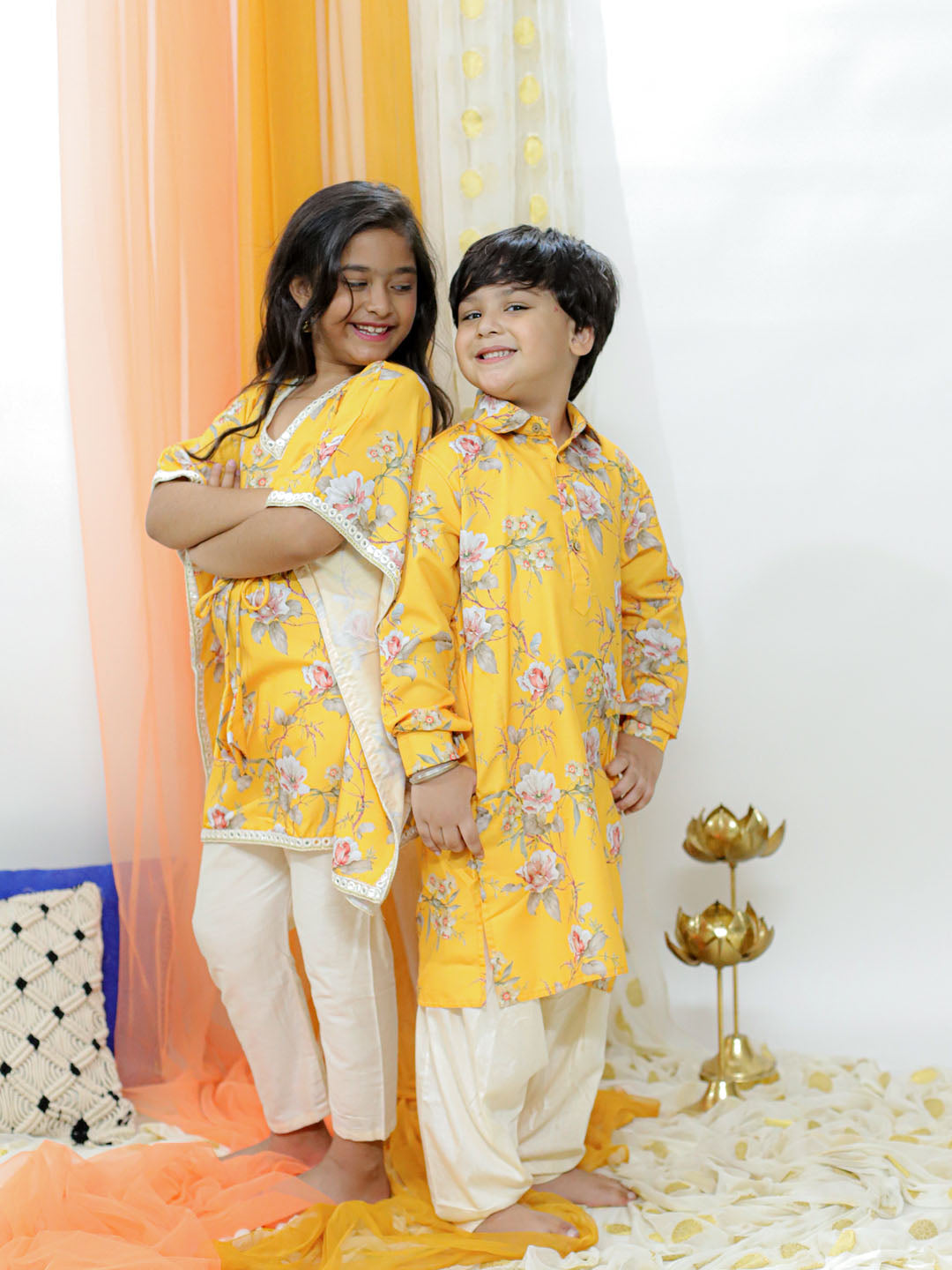 VASTRAMAY Yellow Cotton Blend Floral Print Kurta Pyjama Sibling Set