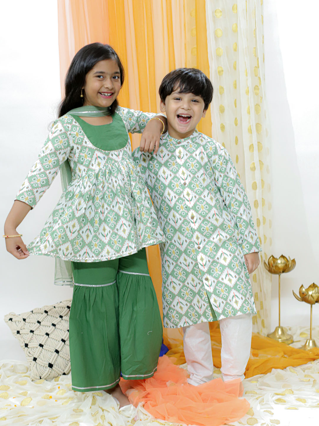 VASTRAMAY Green Ikkat Print Cotton Kurta Pyjama Sibling Set