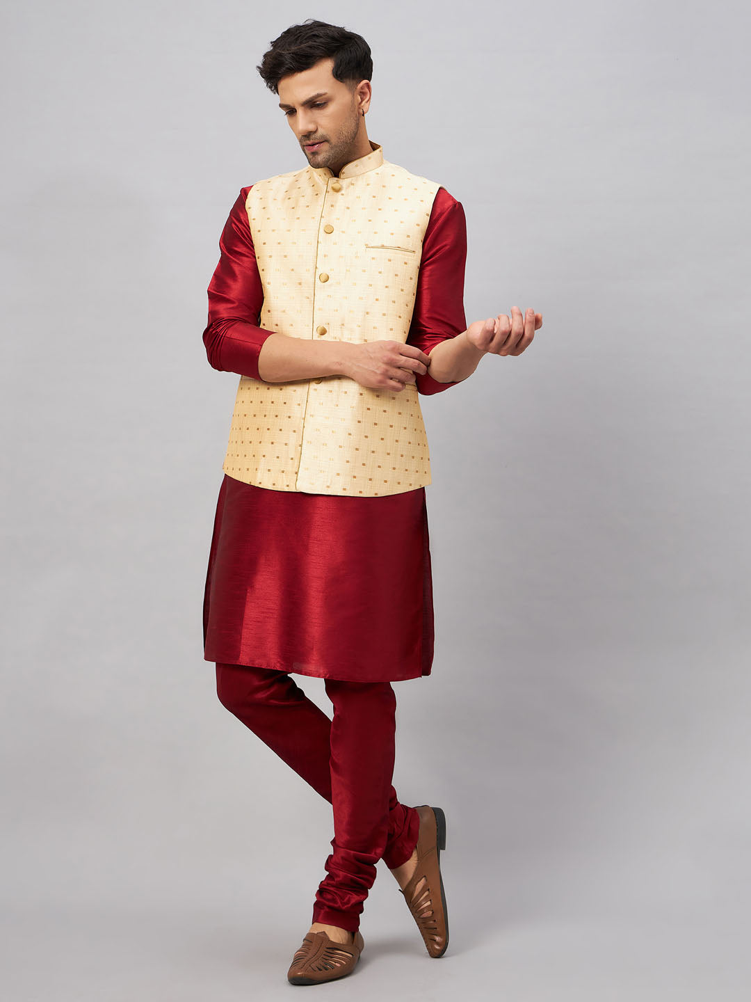 VASTRAMAY Men's Gold Zari Weaved Jacket With Kurta Pyjama Set