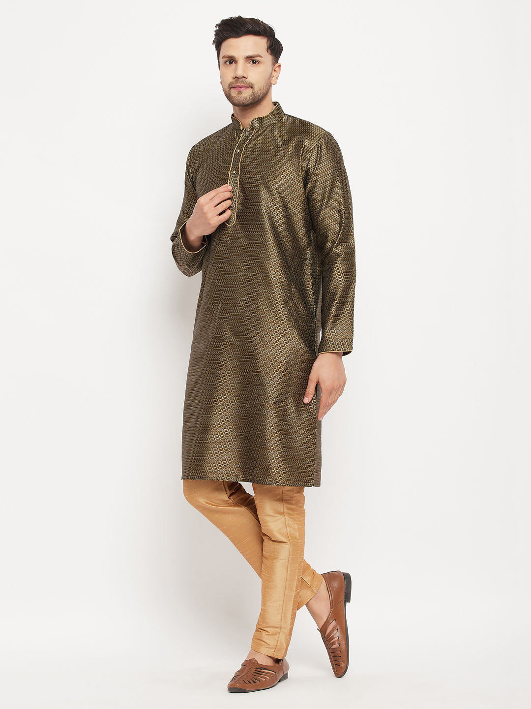 Vastramay Men's Black And Gold Silk Blend Kurta