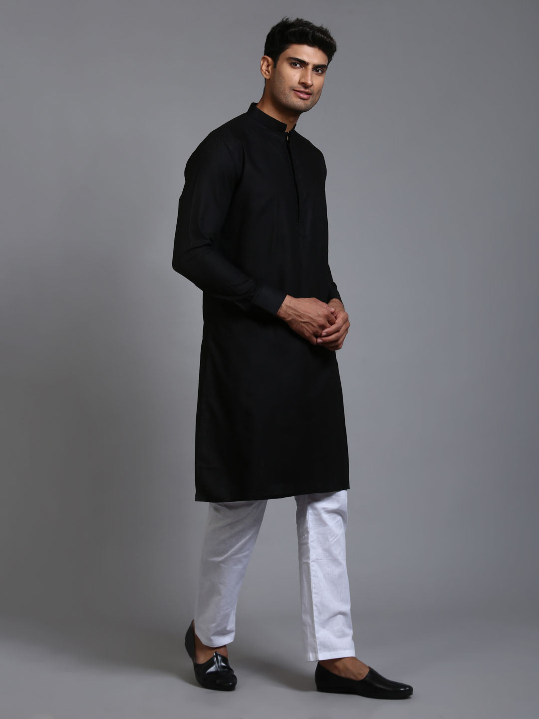 VASTRAMAY Men's Black Cotton Blend Kurta Pyjama Set