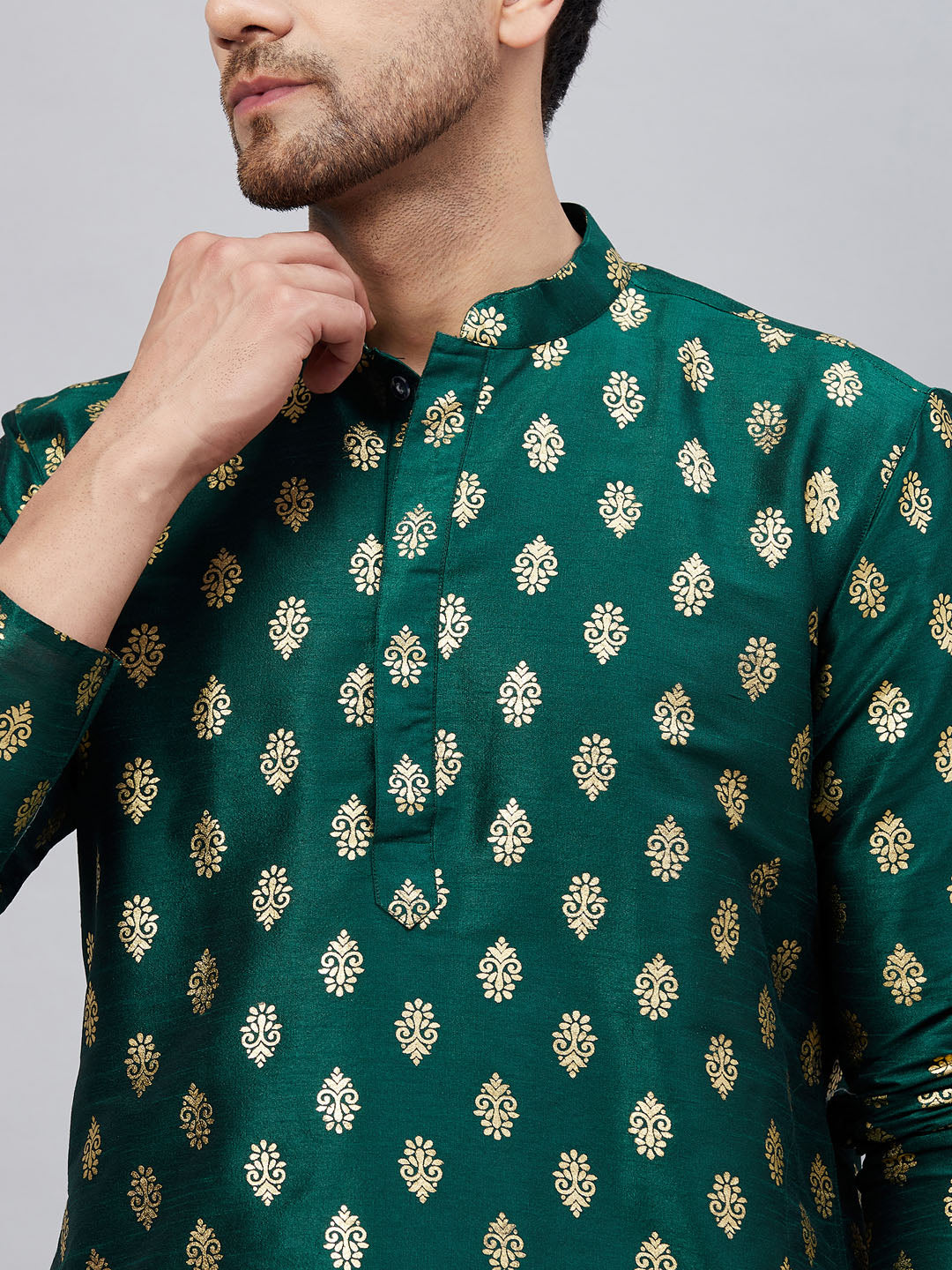 VASTRAMAY Men's Green Foil Print Silk Blend Kurta