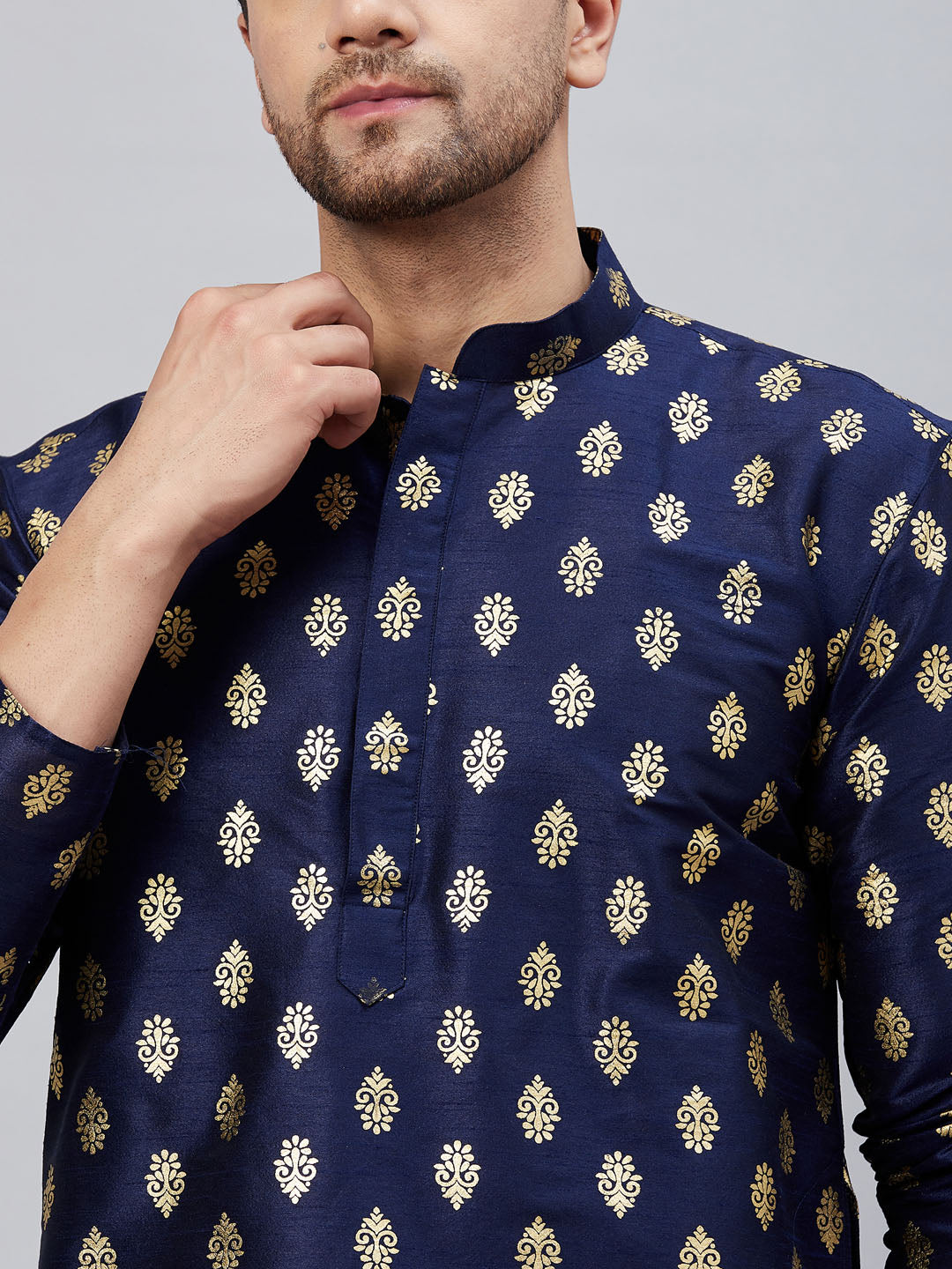 VASTRAMAY Men's Navy Blue Foil Print Silk Blend Kurta