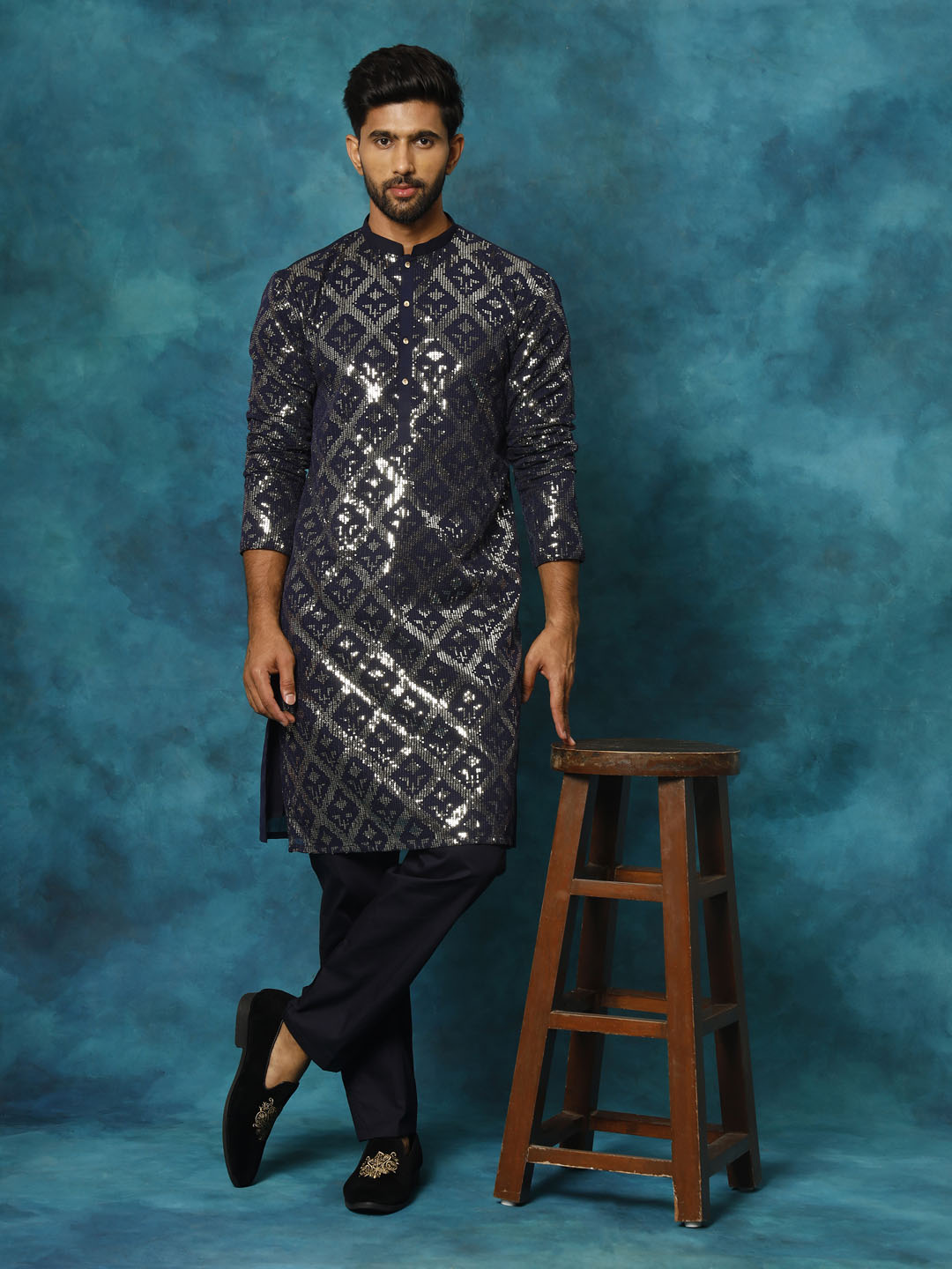 Vastramay Men's Navy Blue Embellished Georgette Kurta