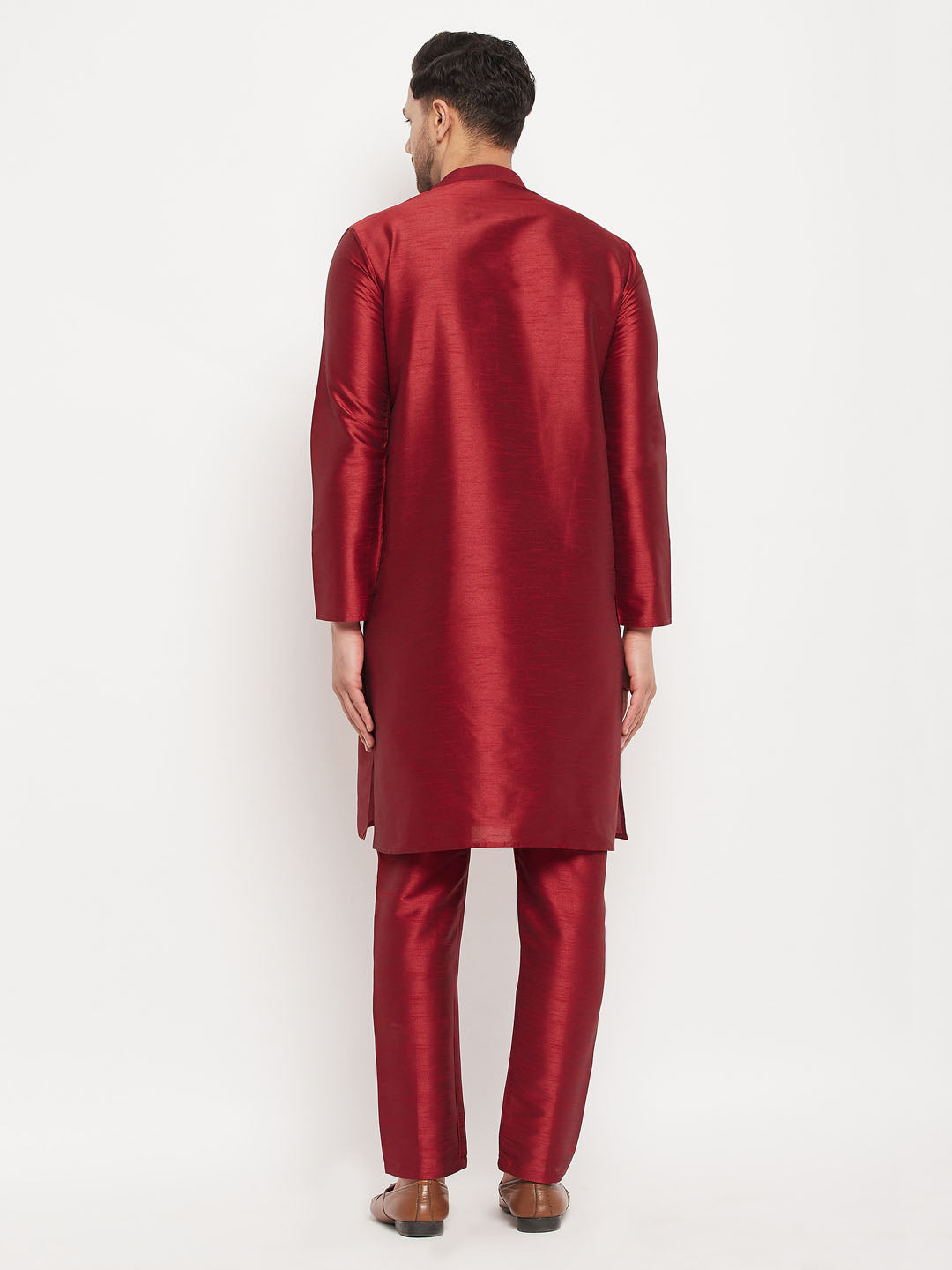 vastramay mens maroon silk blend kurta and maroon pant style pyjama set 1