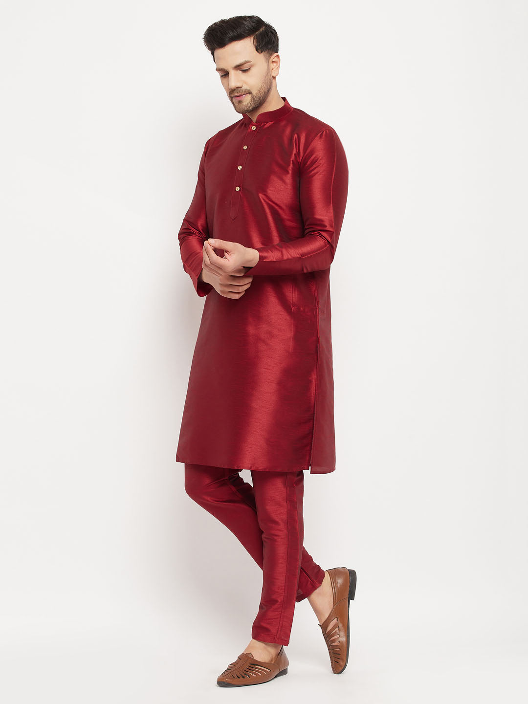 vastramay mens maroon silk blend kurta and maroon pant style pyjama set 1