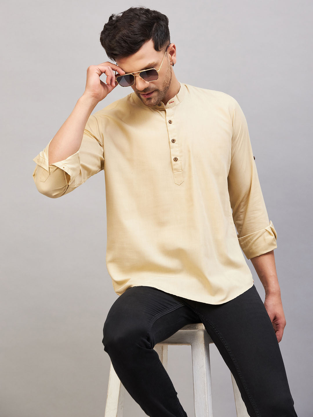 VM BY VASTRAMAY Men's Cream Short Cotton Kurta