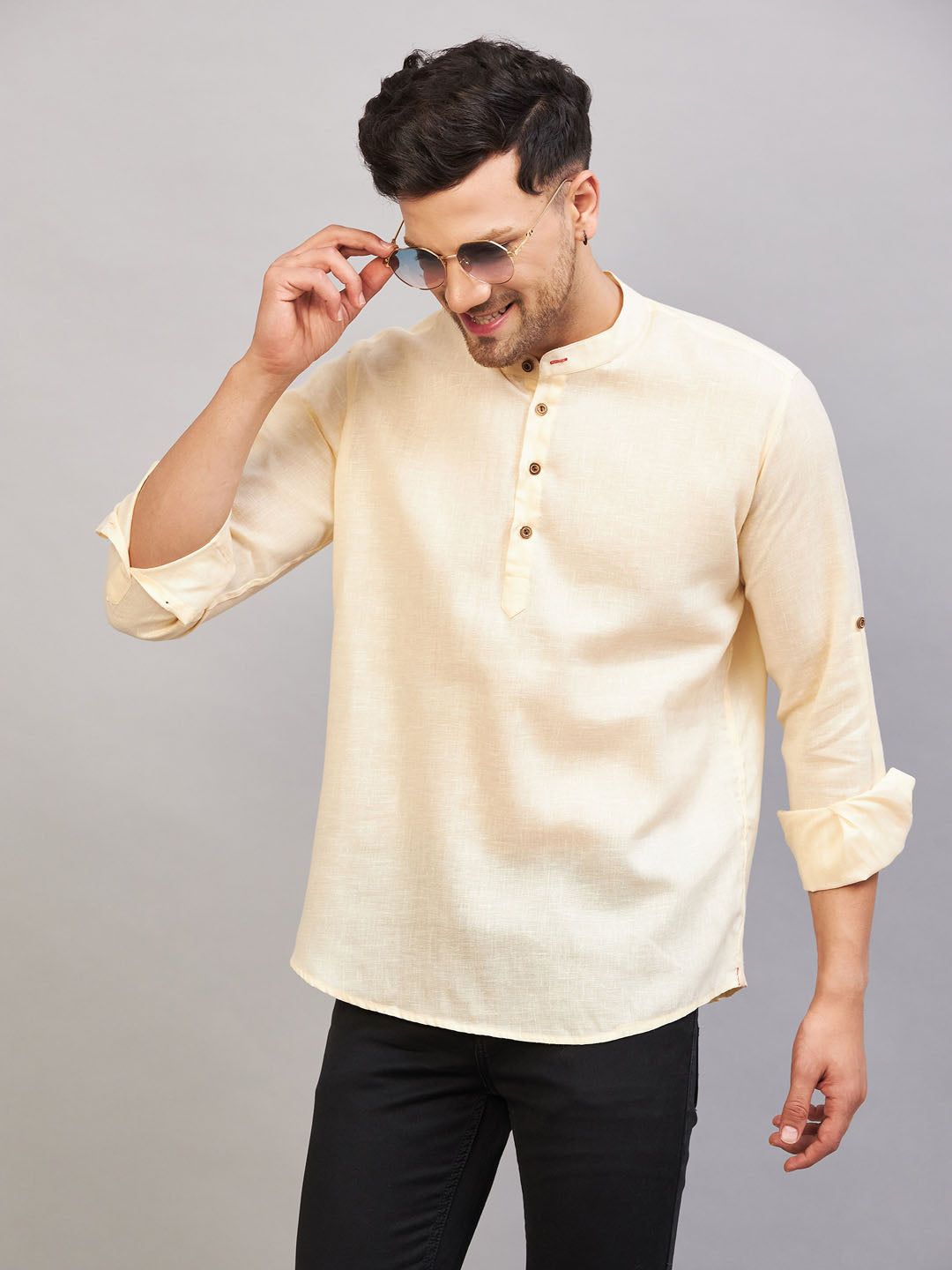 VM BY VASTRAMAY Men's Cream Short Cotton Kurta