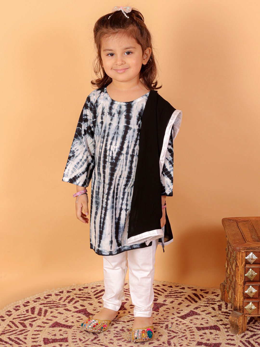 vastramay sishu girls black white pure cotton tie dye kurta leggings dupatta set