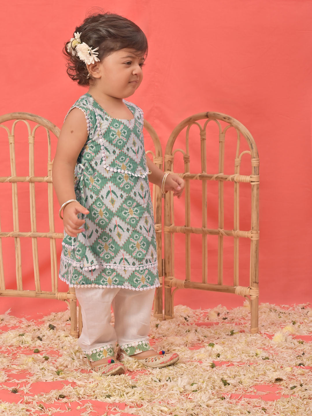 VASTRAMAY SISHU Girls Green Ikaat print A-Line Kurta Pyjama Set