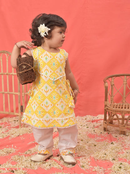 VASTRAMAY SISHU Girls Yellow Ikaat print A-Line Kurta Pyjama Set