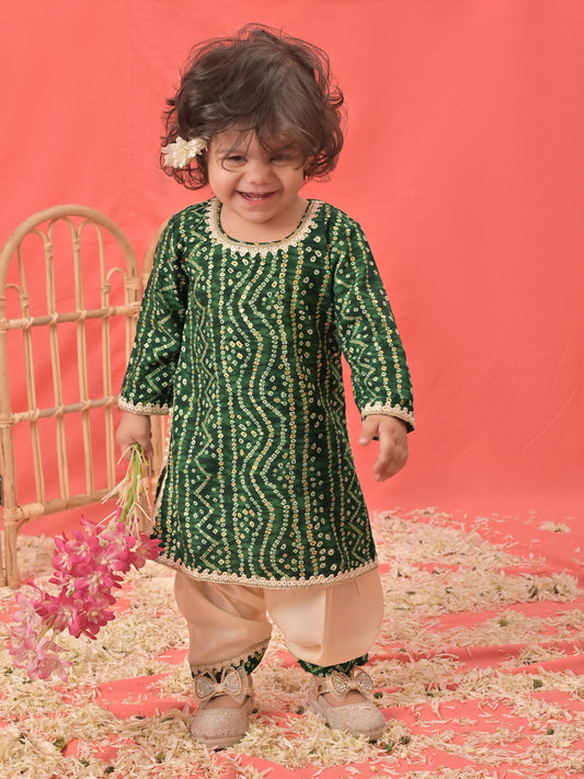 VASTRAMAY SISHU Girls Green Bandhni Print Kurta And Patiala Set