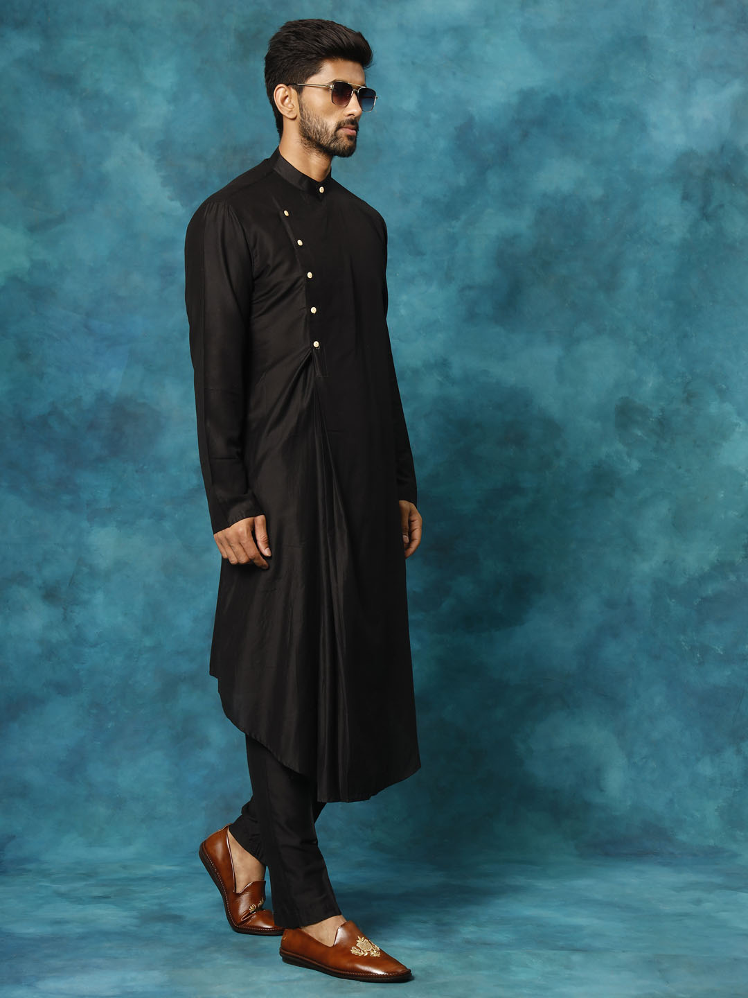 VASTRAMAY Men's Black Pleated Kurta