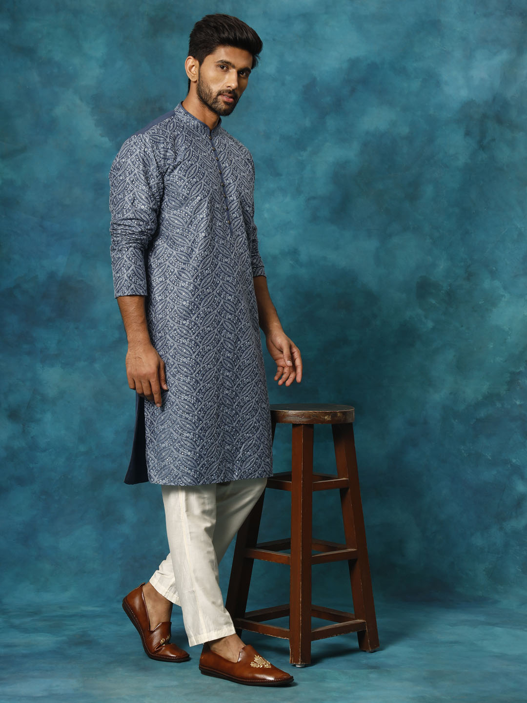 VASTRAMAY Men's Grey Cotton Schiflli Kurta