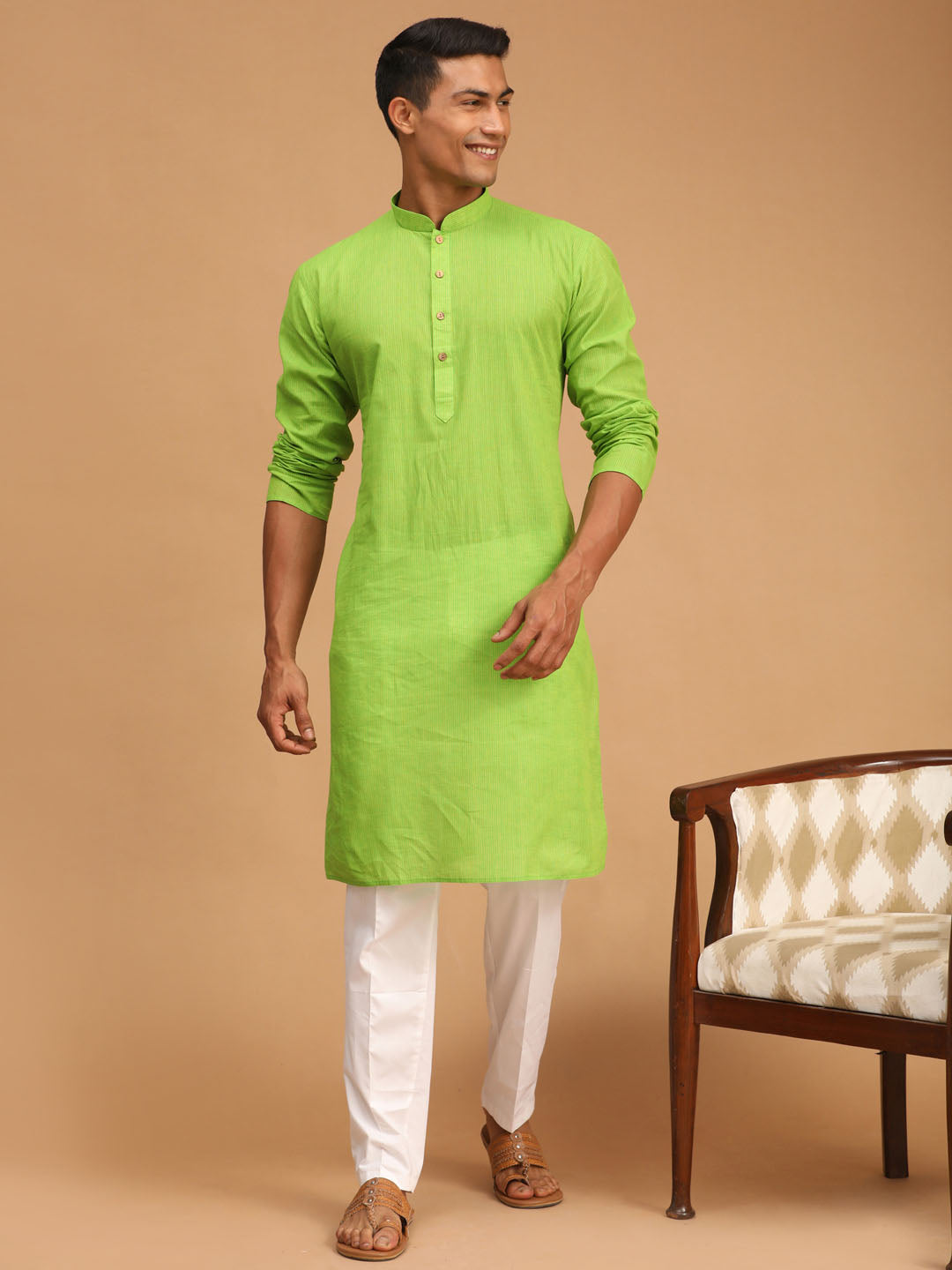 VASTRAMAY Men's Green Cotton Handloom Kurta With White Pant Set