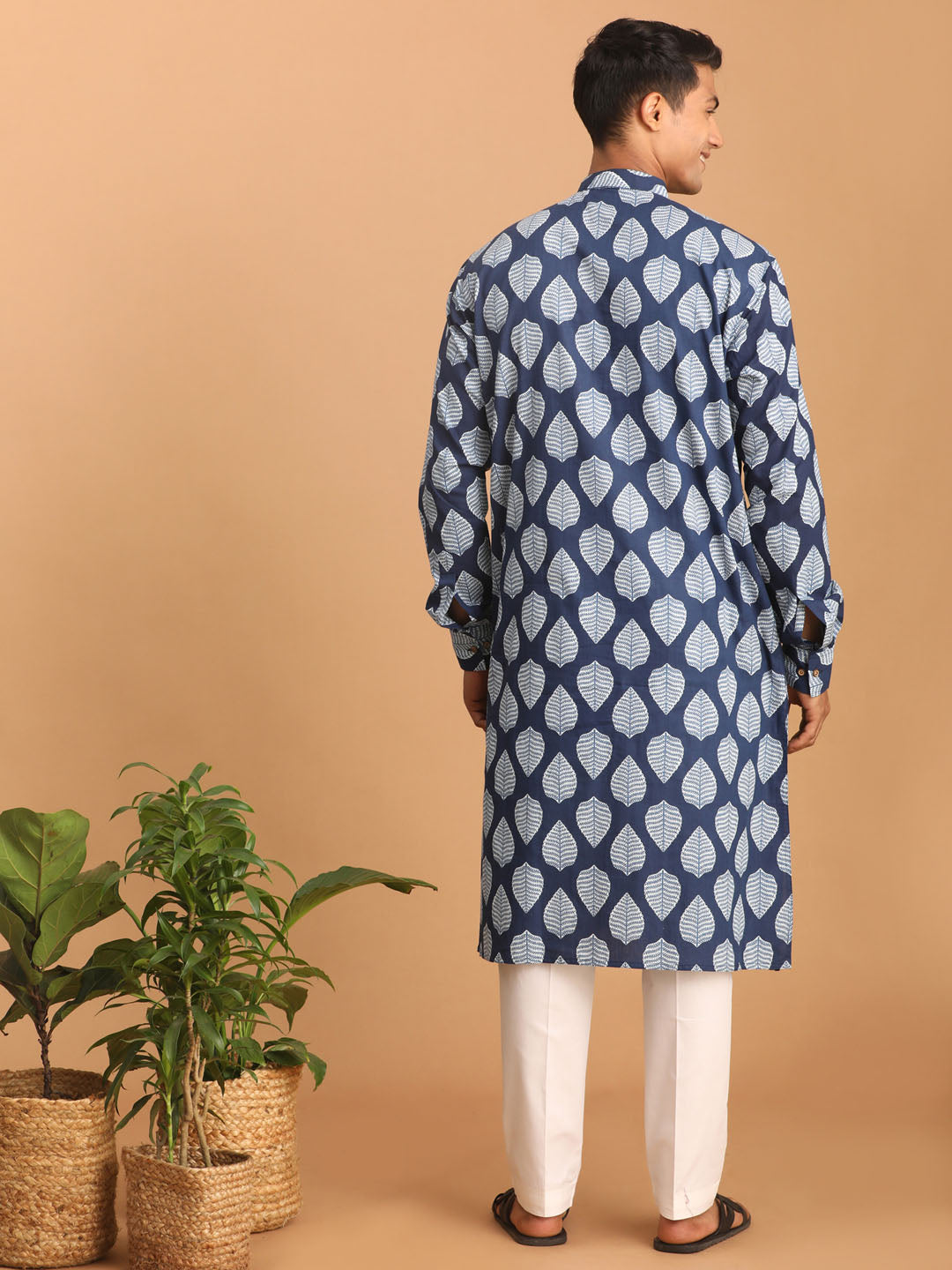 Vastramay mens blue color leaf print cotton kurta with white color pant style pyjama set