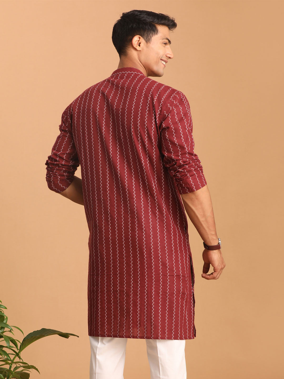 vastramay mens maroon jacquard zig zag pattern cotton kurta 1