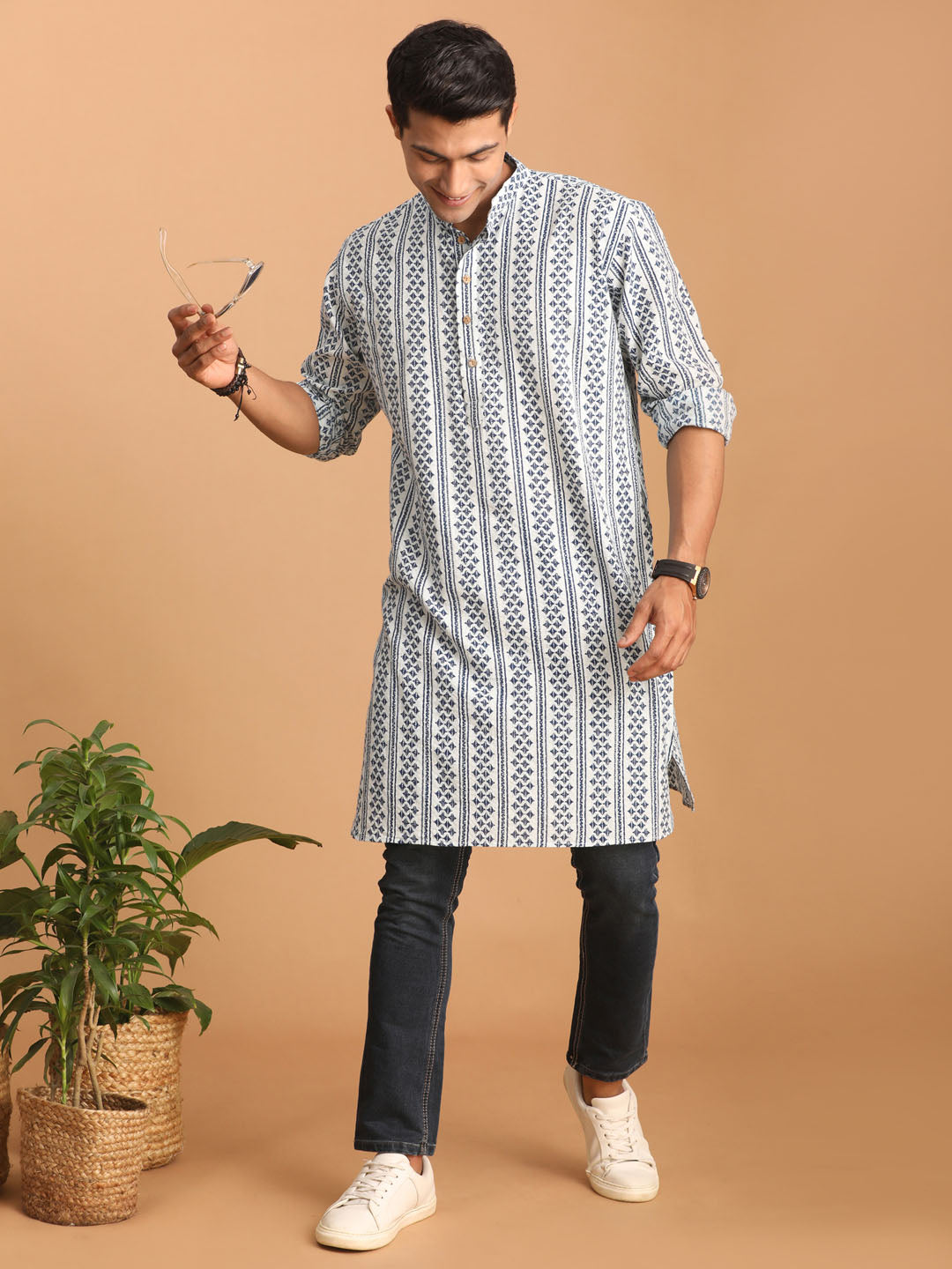 vastramay mens white and blue geometrical striped printed curved kurta