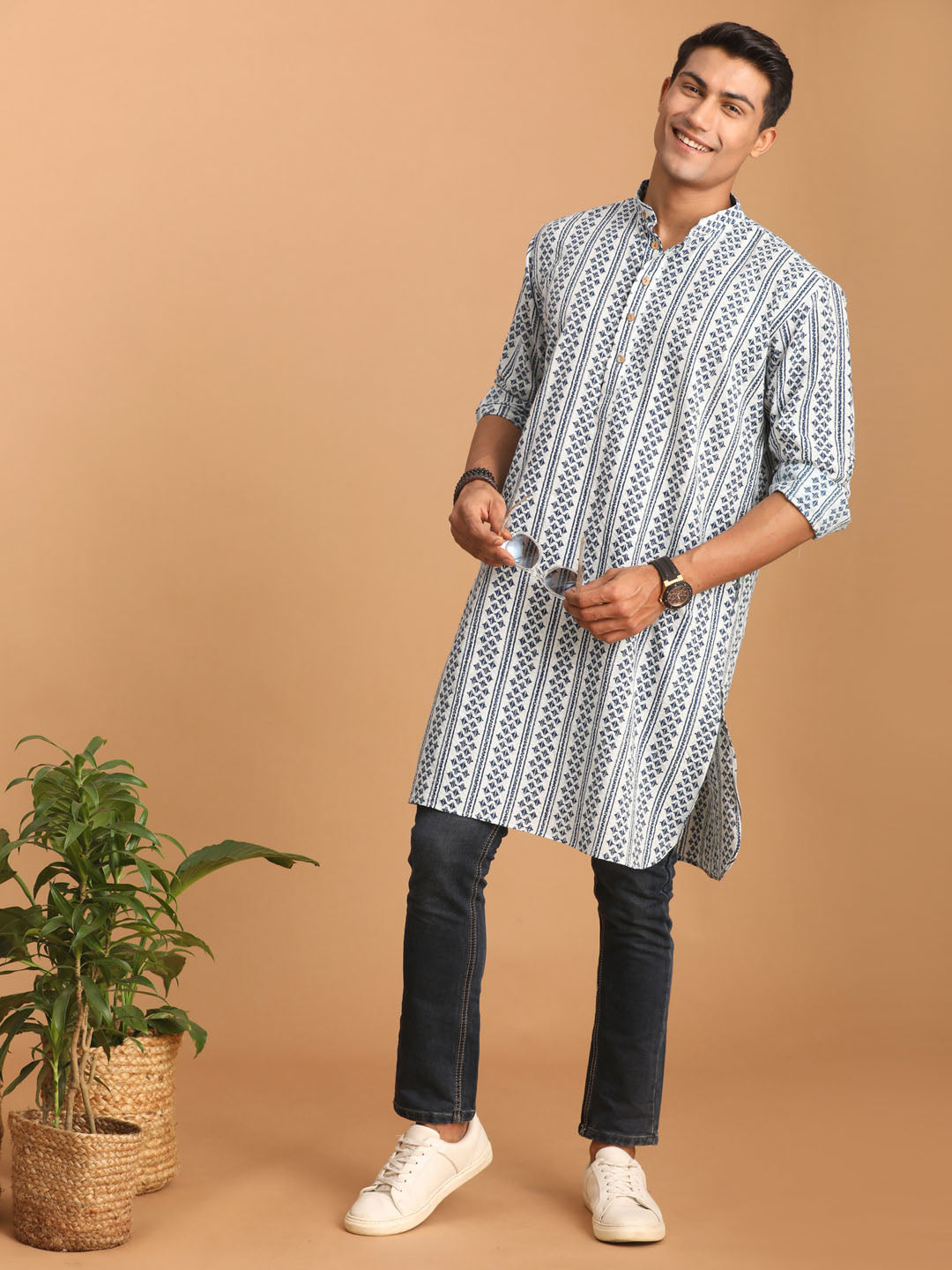 vastramay mens white and blue geometrical striped printed curved kurta