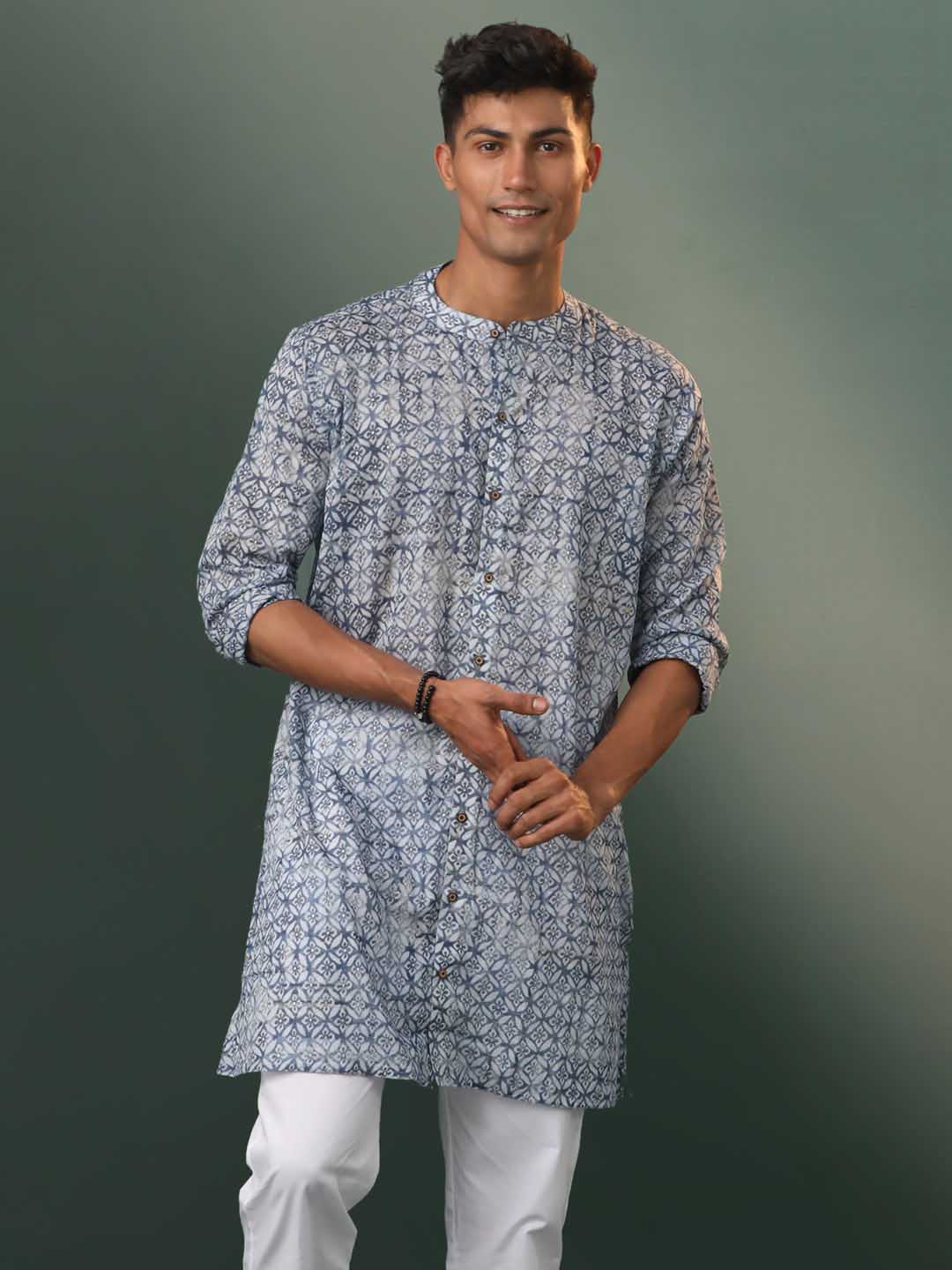 Vastramay Men's Grey Geometric Print Cotton Blend Kurta