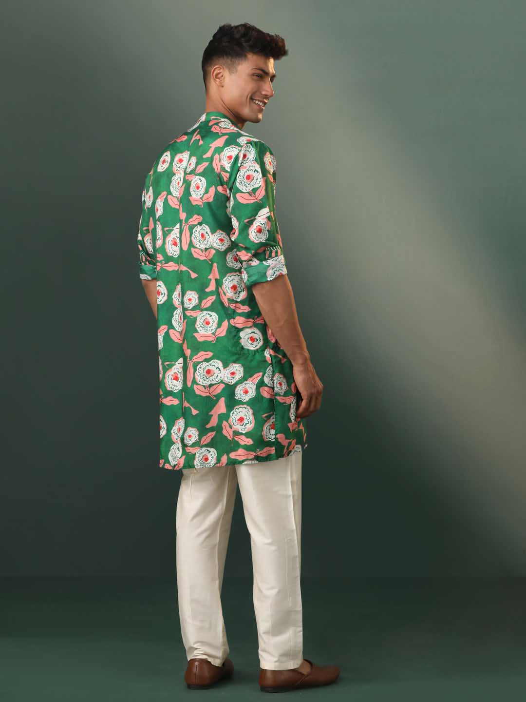 Vastramay Men's Green Floral Print Cotton Blend Kurta Pyjama Set