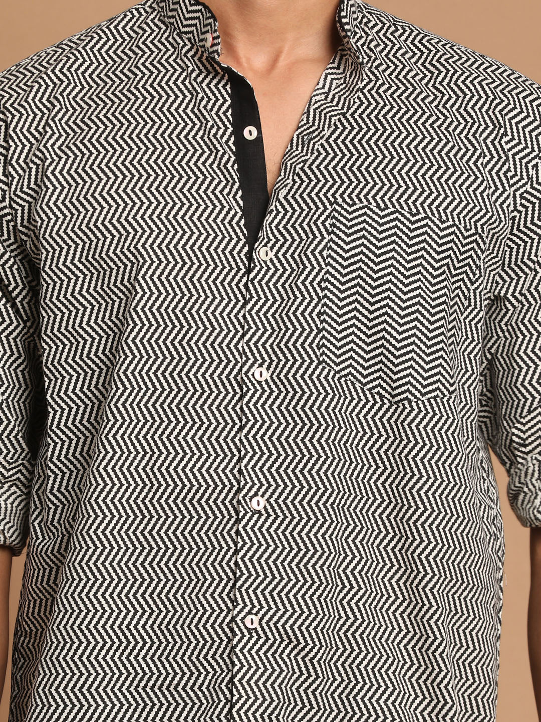 Vastramay mens black zig zag printed shirt